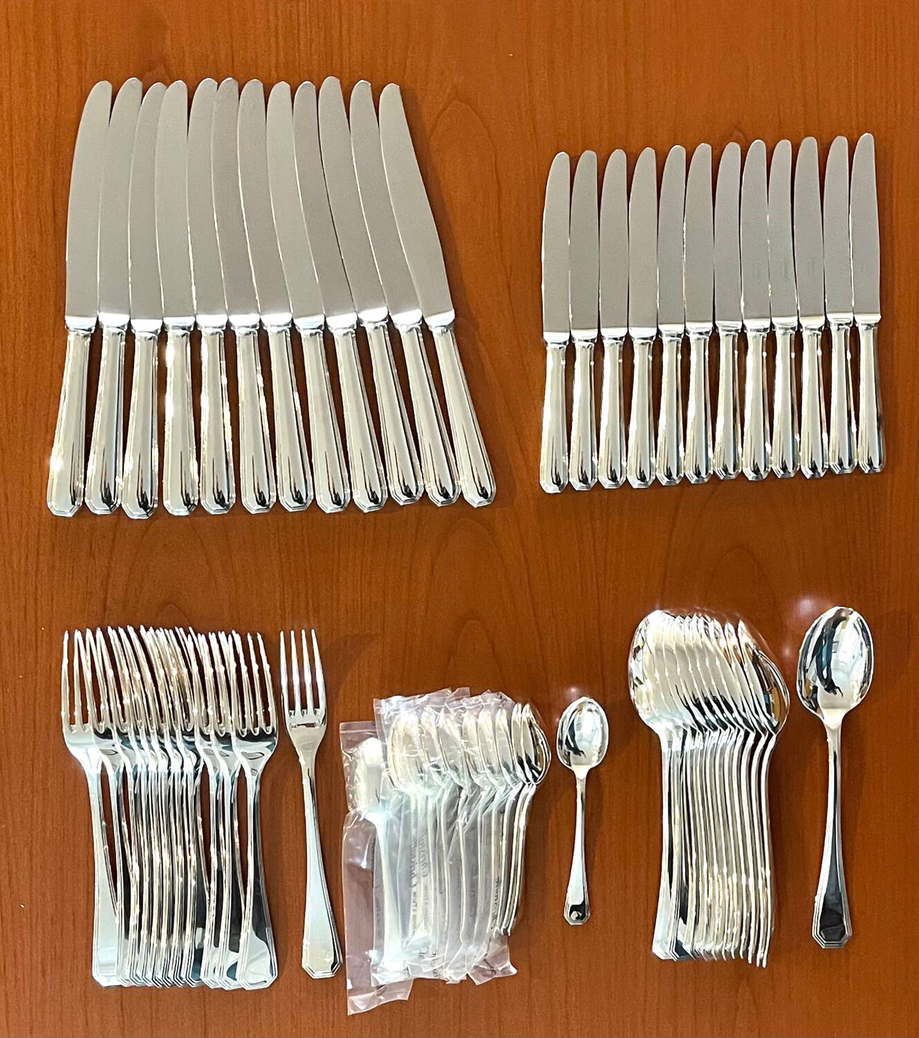 Christofle America cutlery set 60 pieces in very good condition.