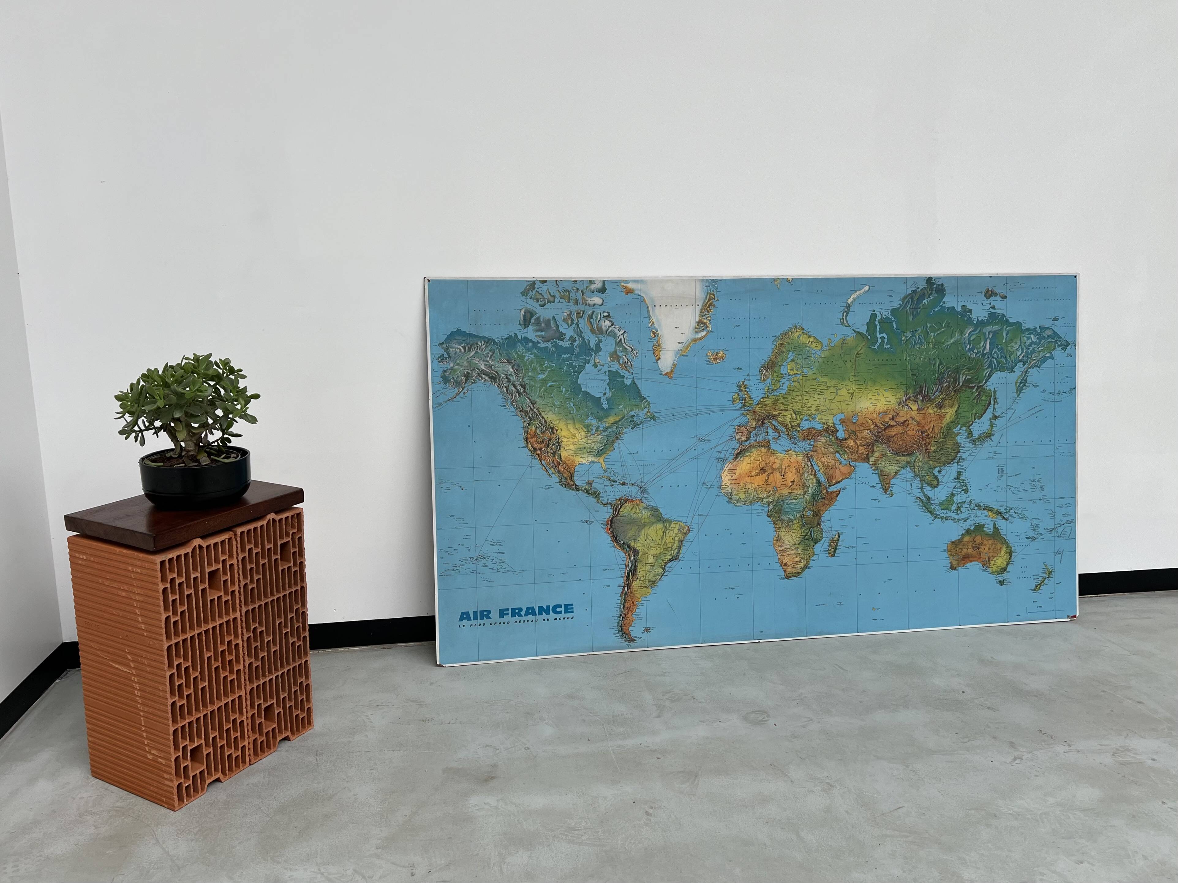 Former Air France planisphere published by Permalux