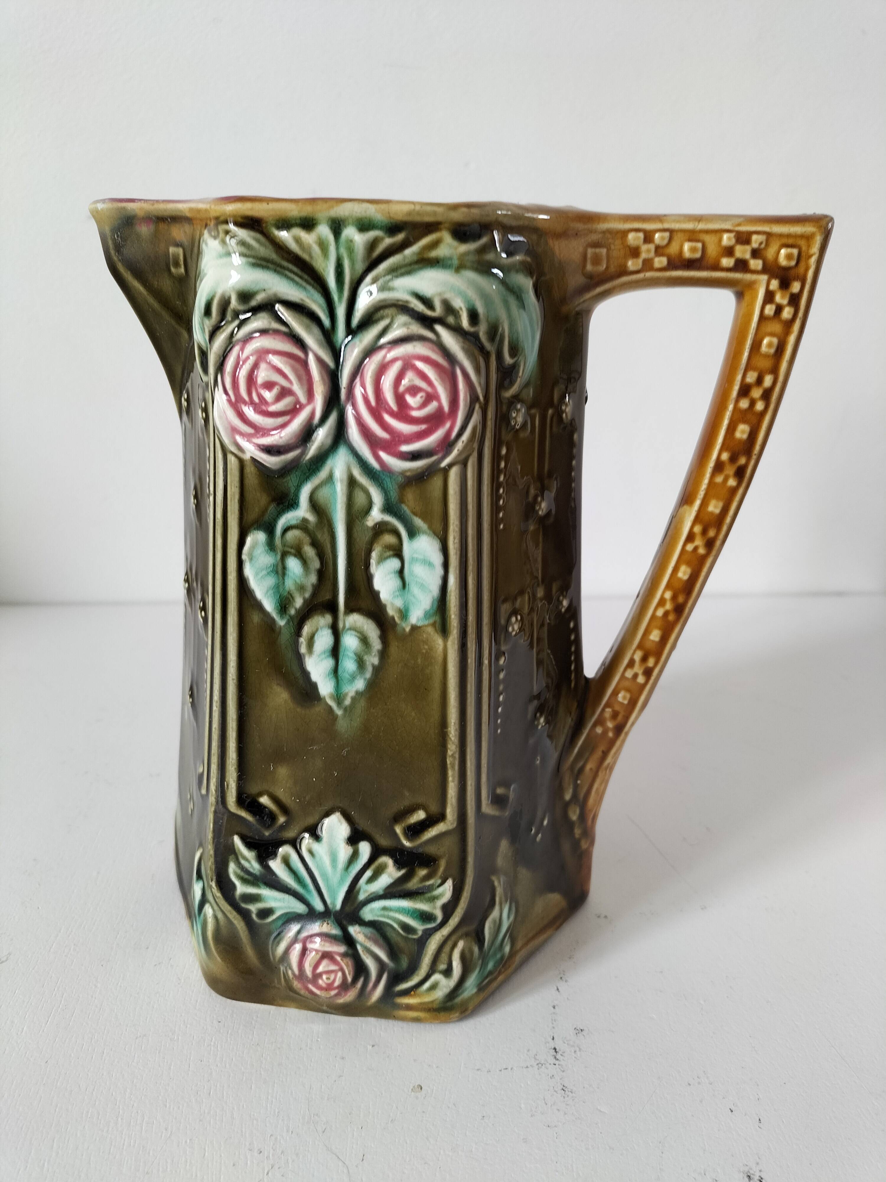 Slip pitcher from the Onnaing Earthenware Factory