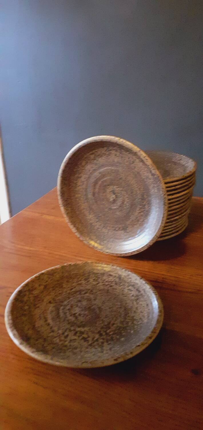 Dessert service, 18 plates and a sandstone dish from Salins les Bains, 1960s