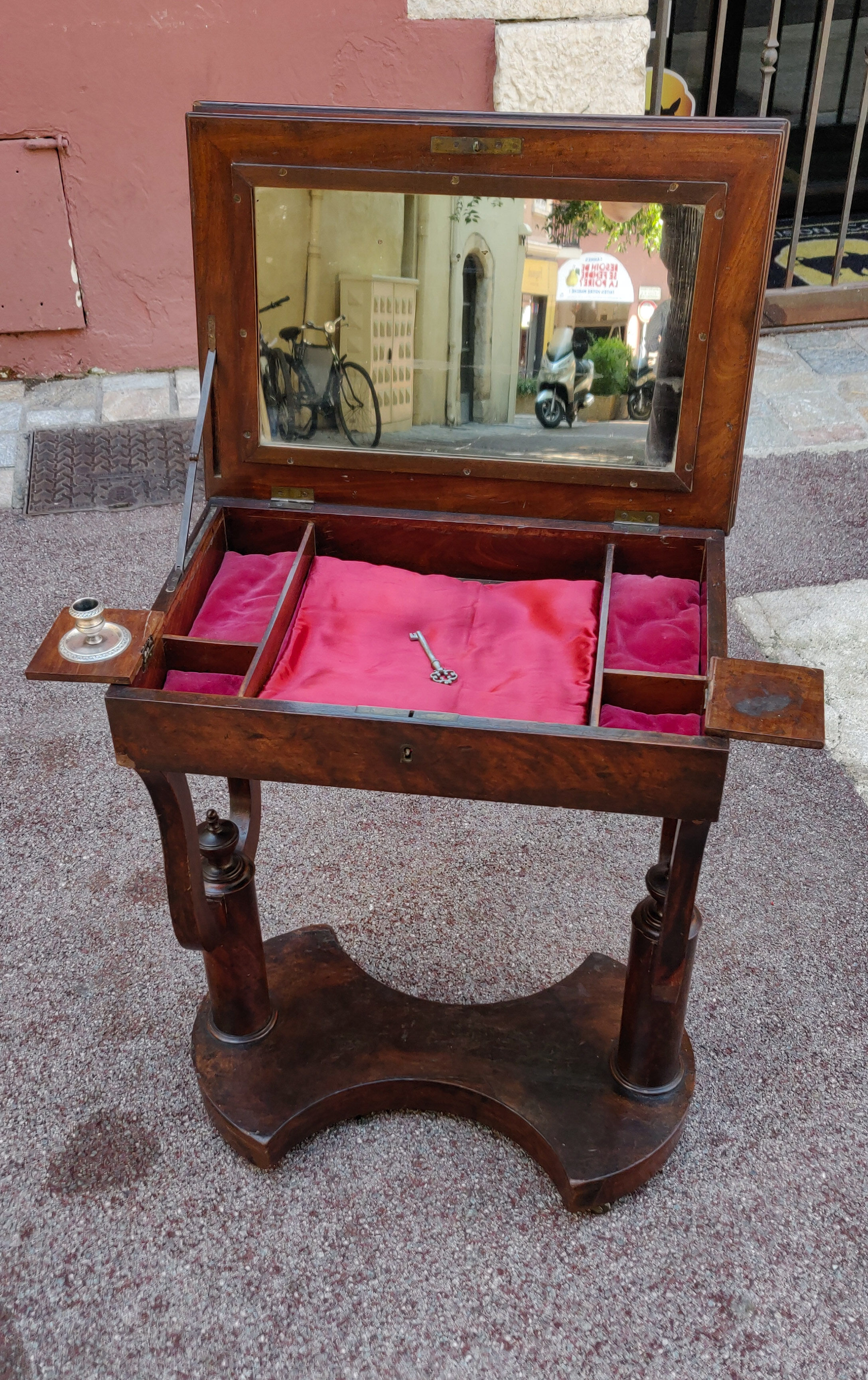Dressing table empire 19th cty style in mahogany