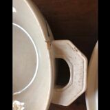 Vegetable dish with lid