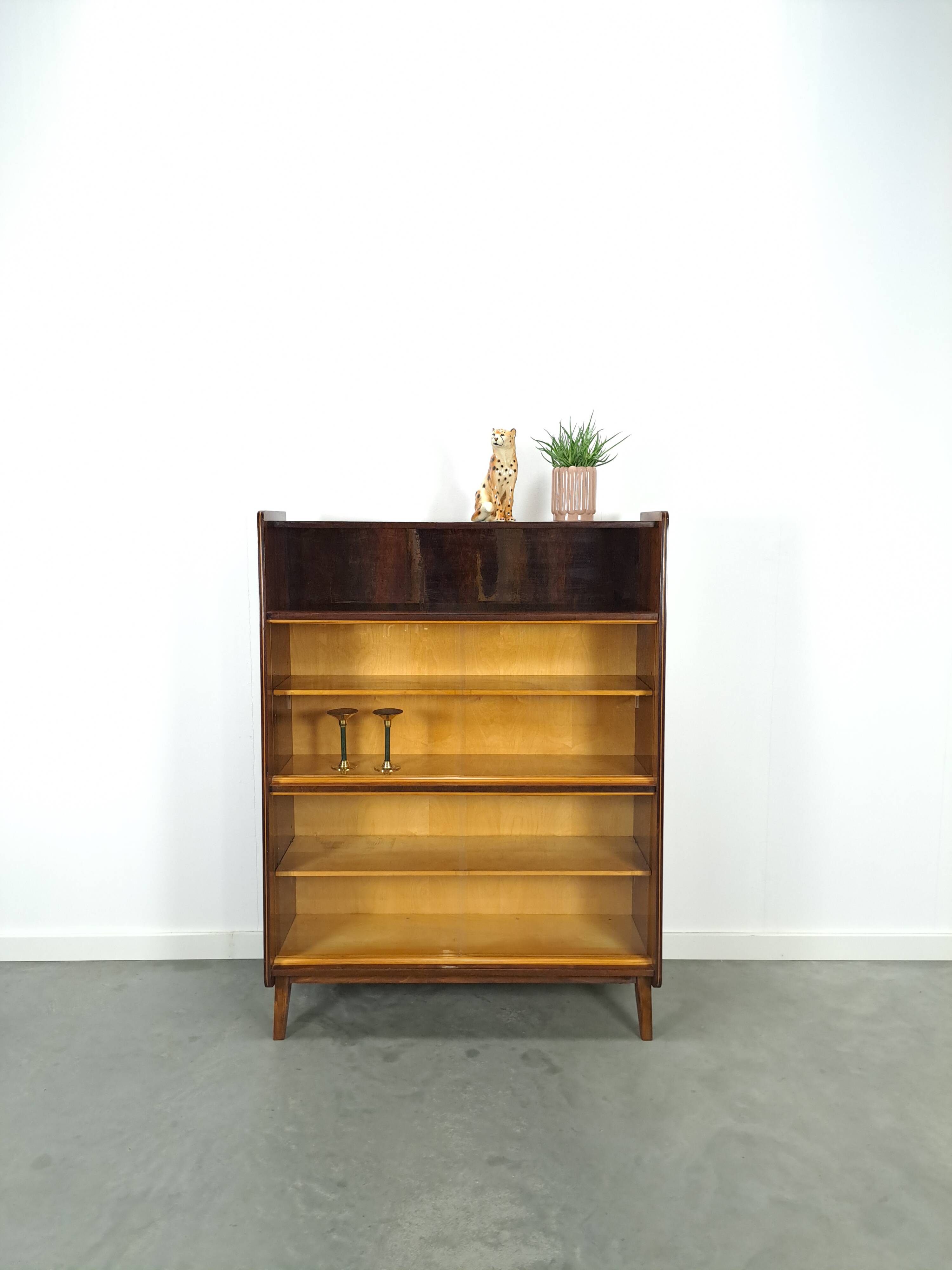 Donker vintage fineer design vitrinekast Jirak, boekenkast