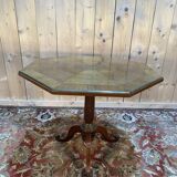 Tripod table with a sculpted top
