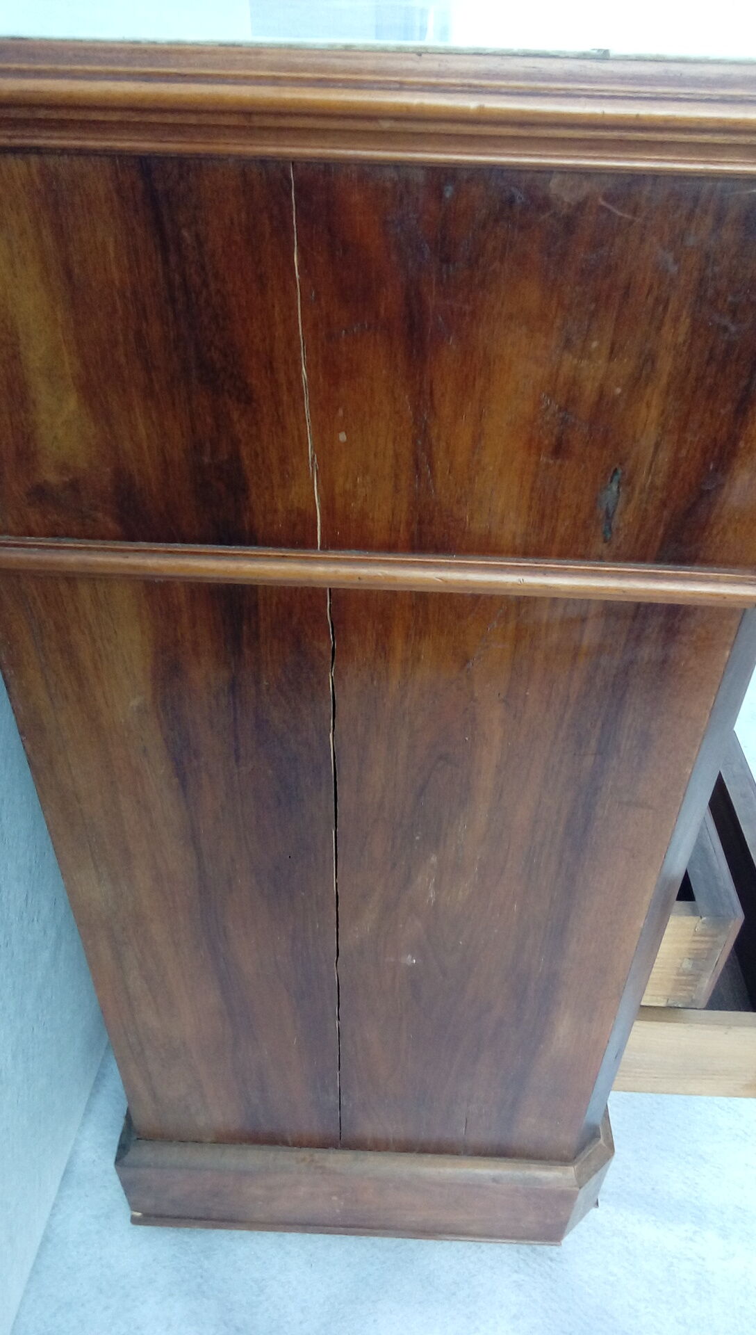 Bedside table