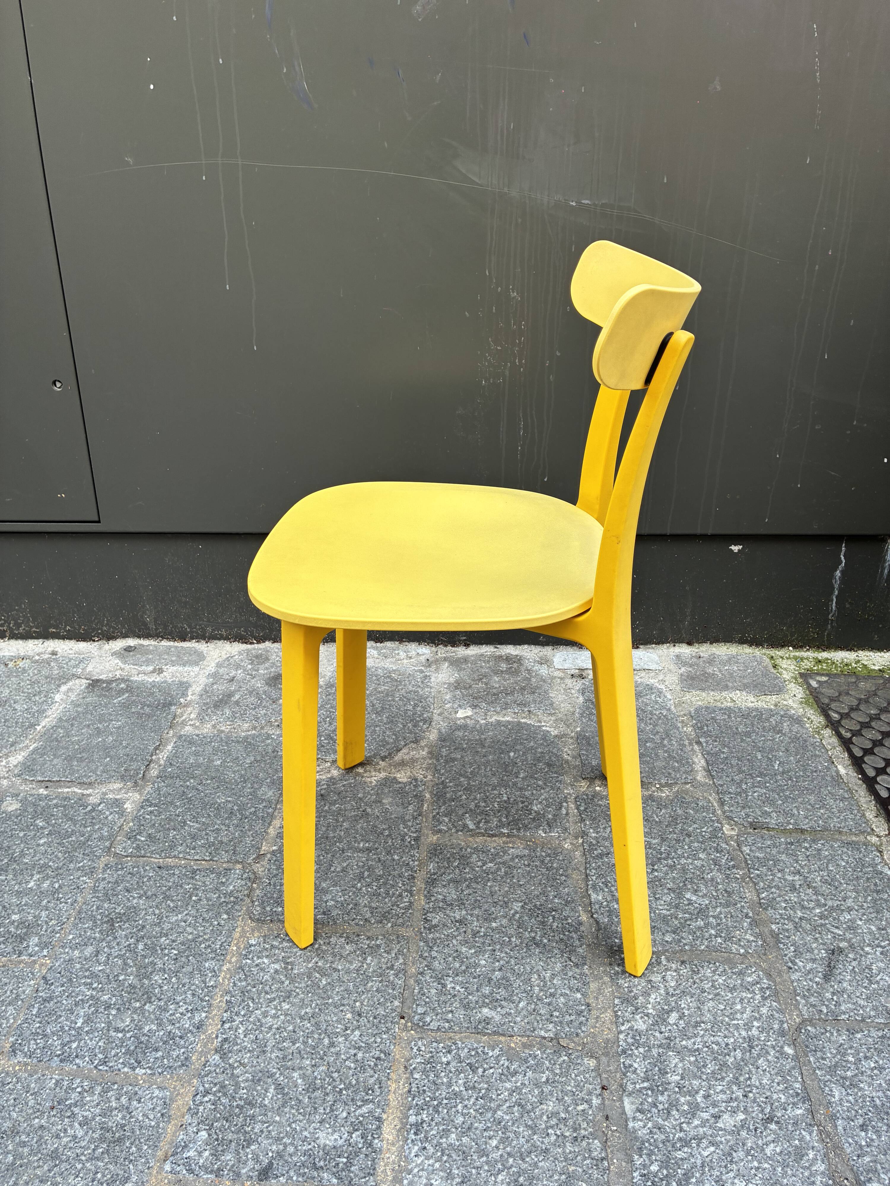 Chaises All Plastic Chair APC bouton d'or Vitra