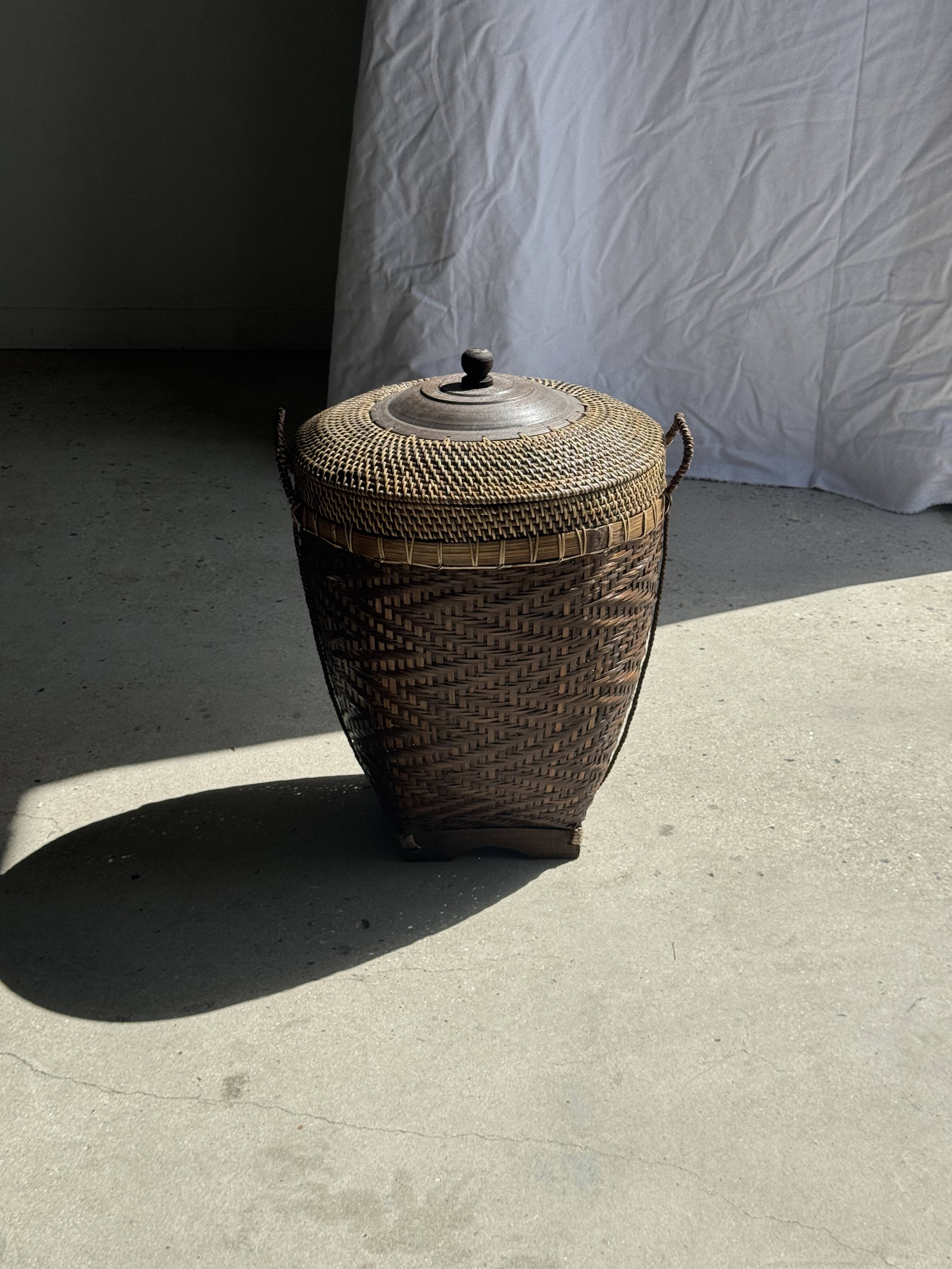 Traditional Indonesian brown basket H60 D45