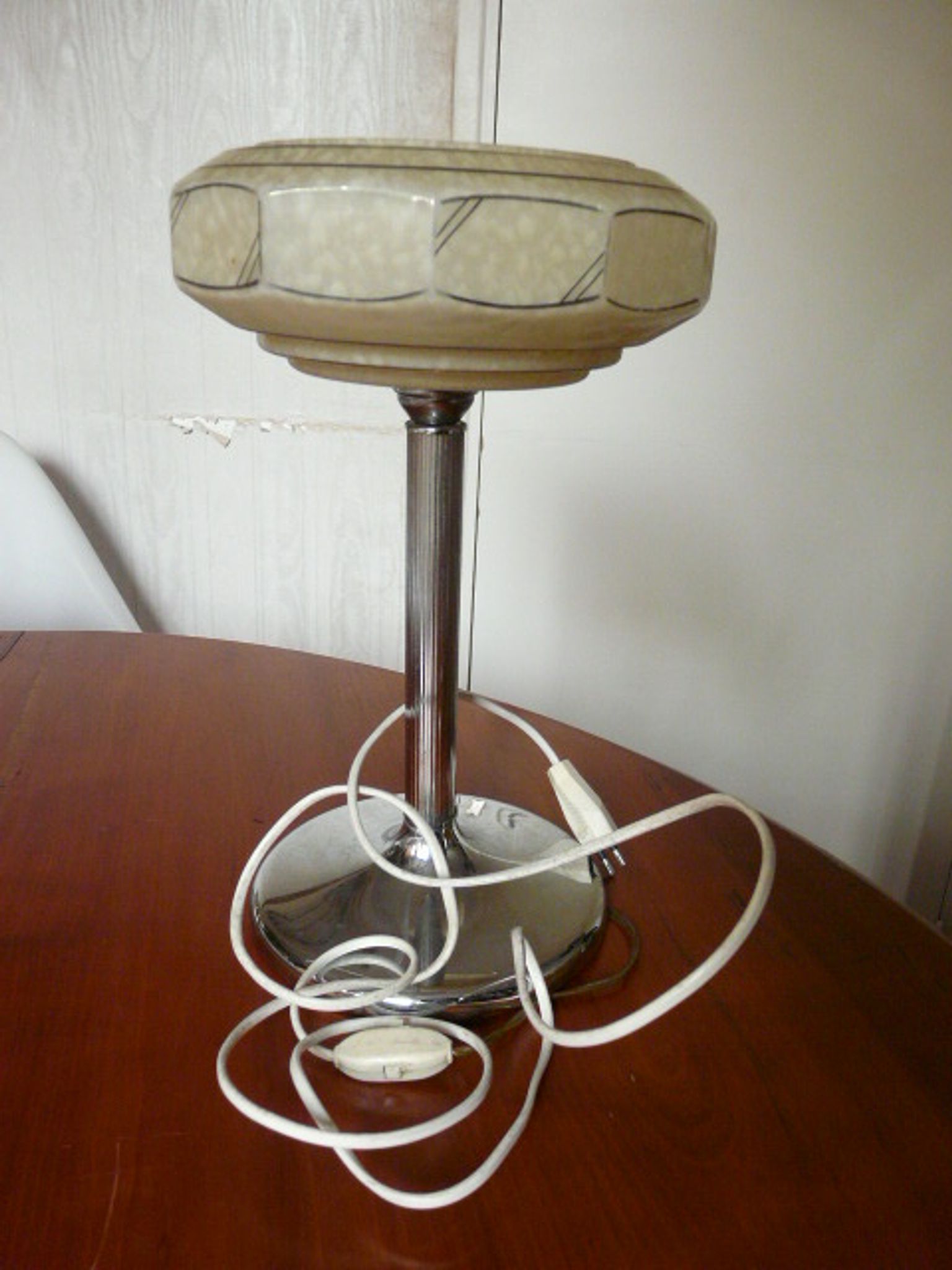 Lampe vintage chrome et globe tulipe verre Clichy