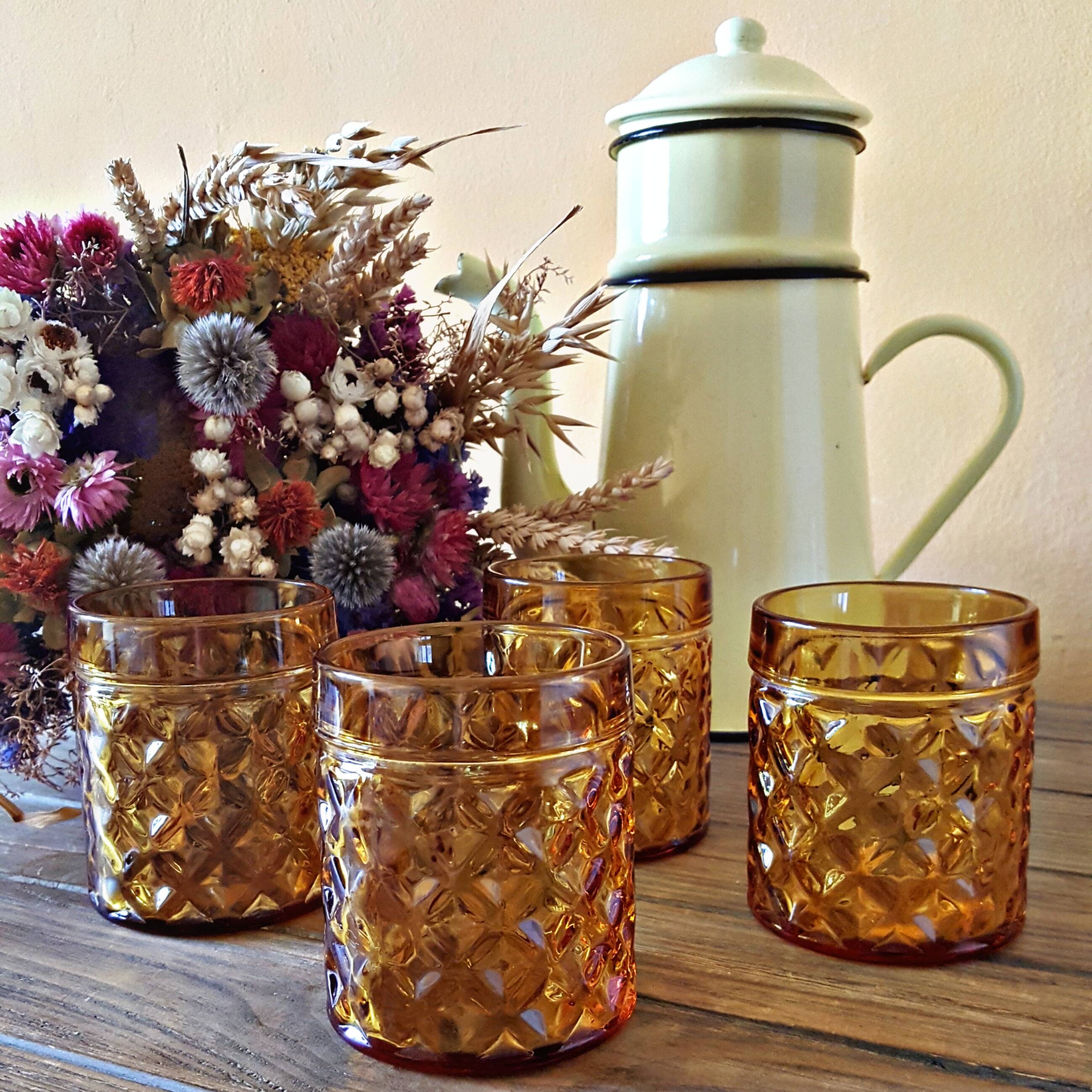 4 amber glasses with diamond tip decoration, brand Pernod SA