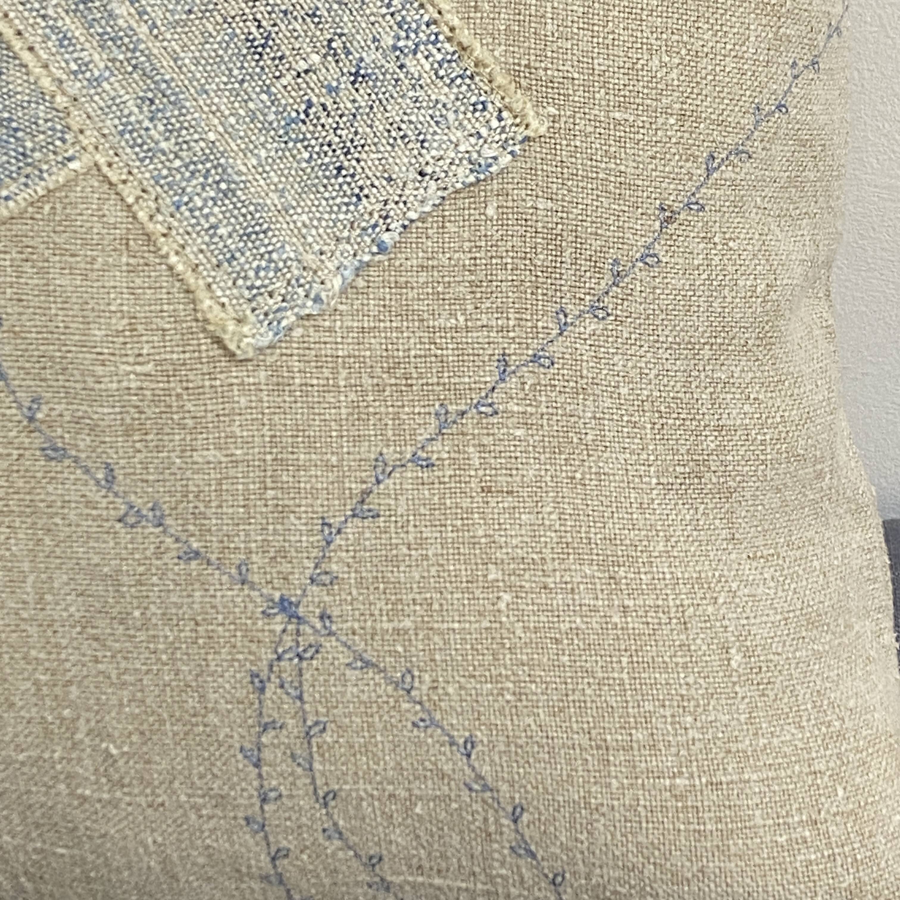 Coussin artisanal en toile ancienne style Kilim