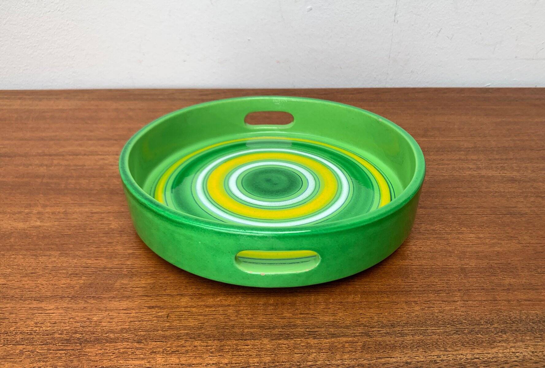 Italian ceramic platter from the mid-century by Bitossi for Rosenthal Netter, 1960s.