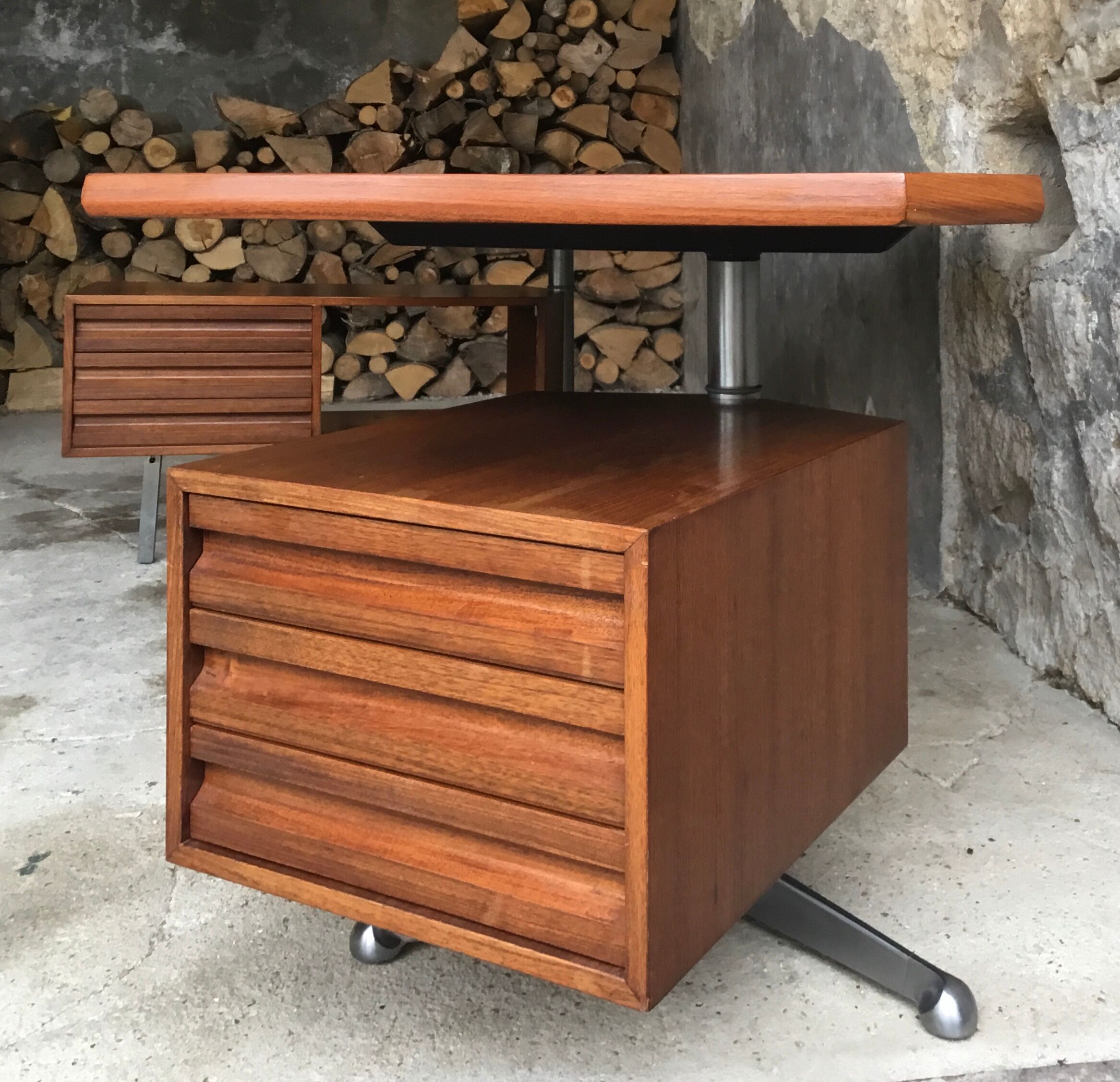 Boomerang desk by Osvaldo Borsani for Tecno, Italy 1950