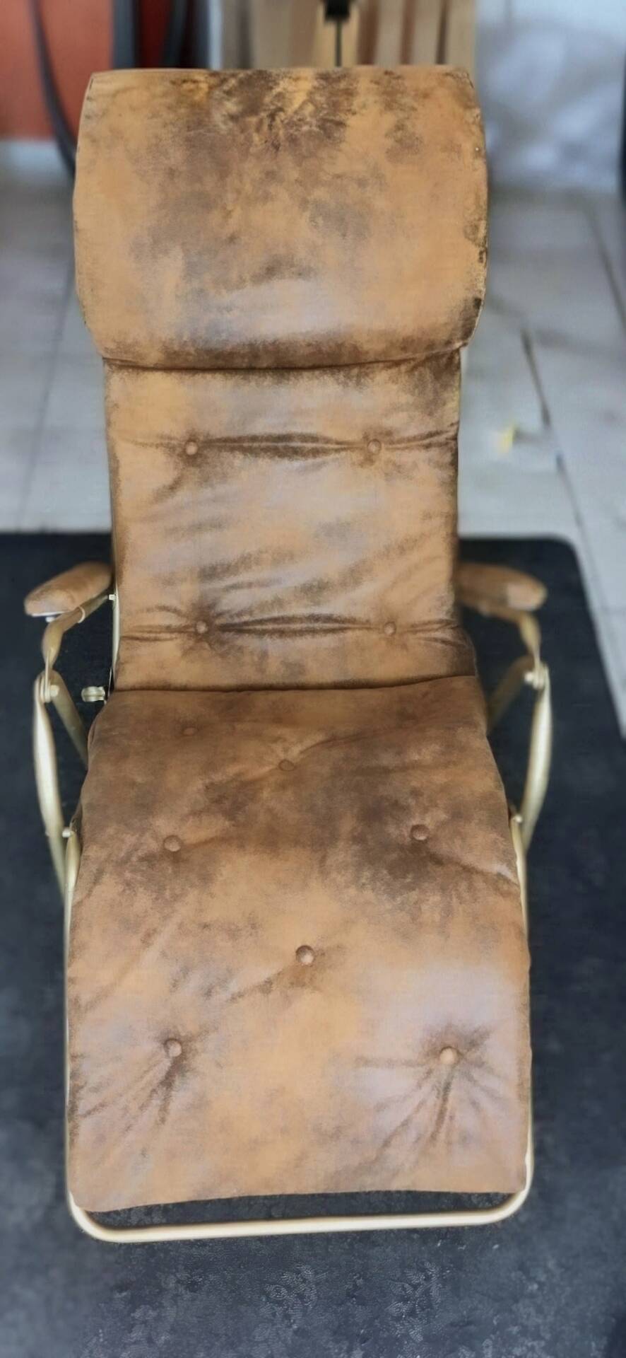 Recliner chair lama