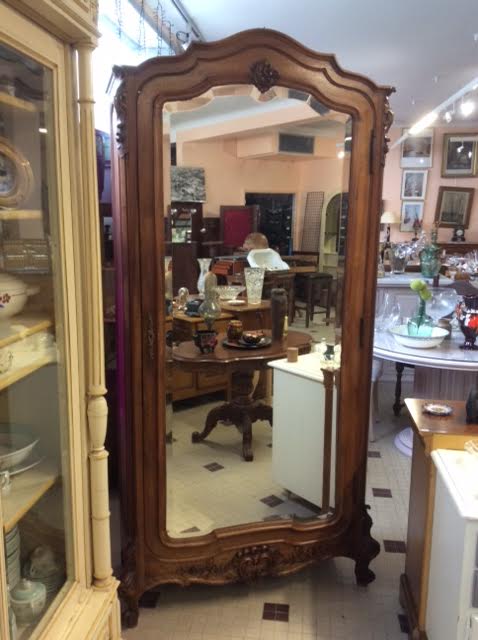 Standing man with door and ice