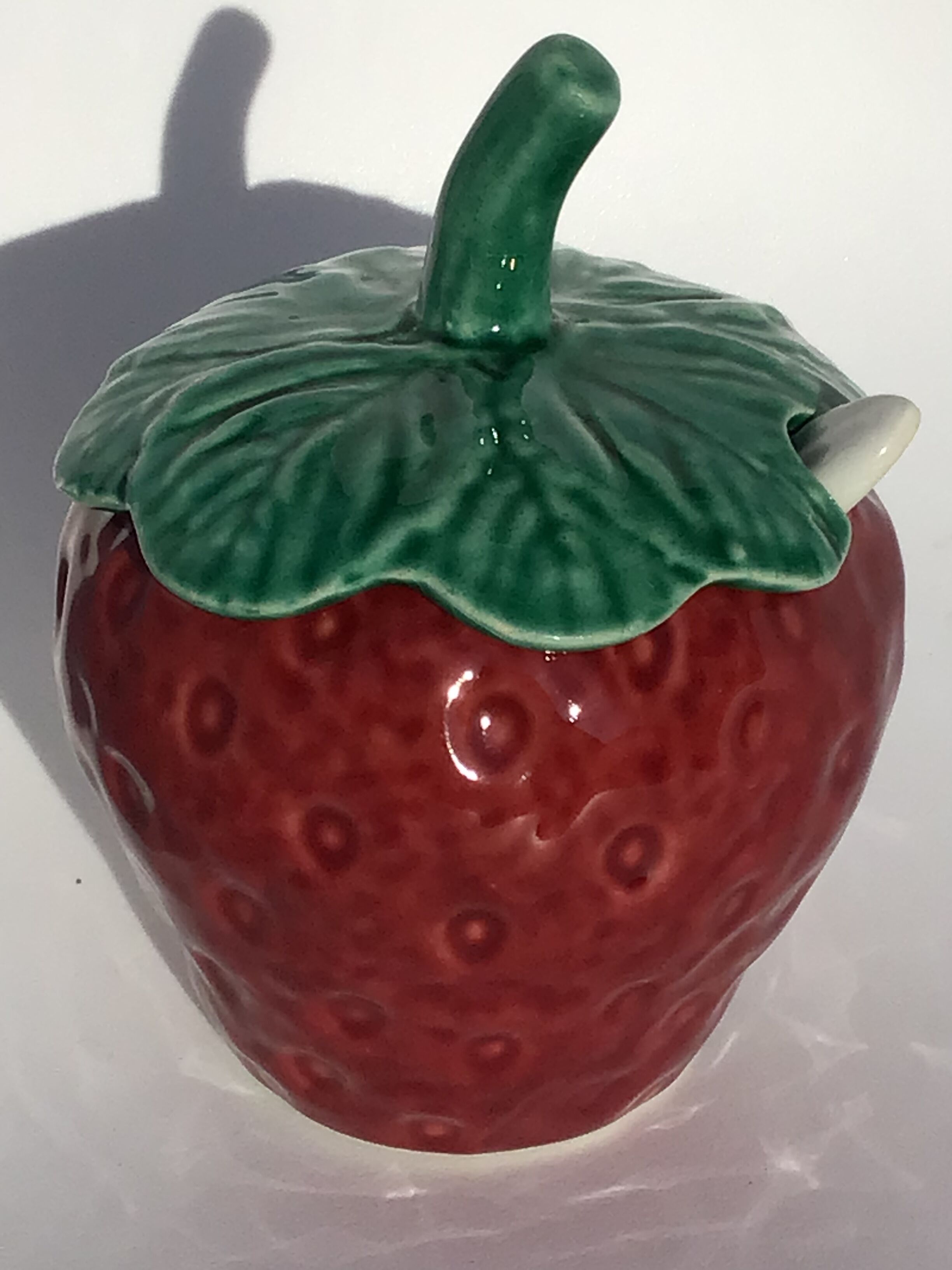 Slurry strawberry jam jar