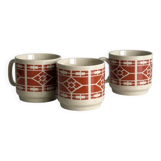 3 retro beige ceramic mugs with geometric patterns