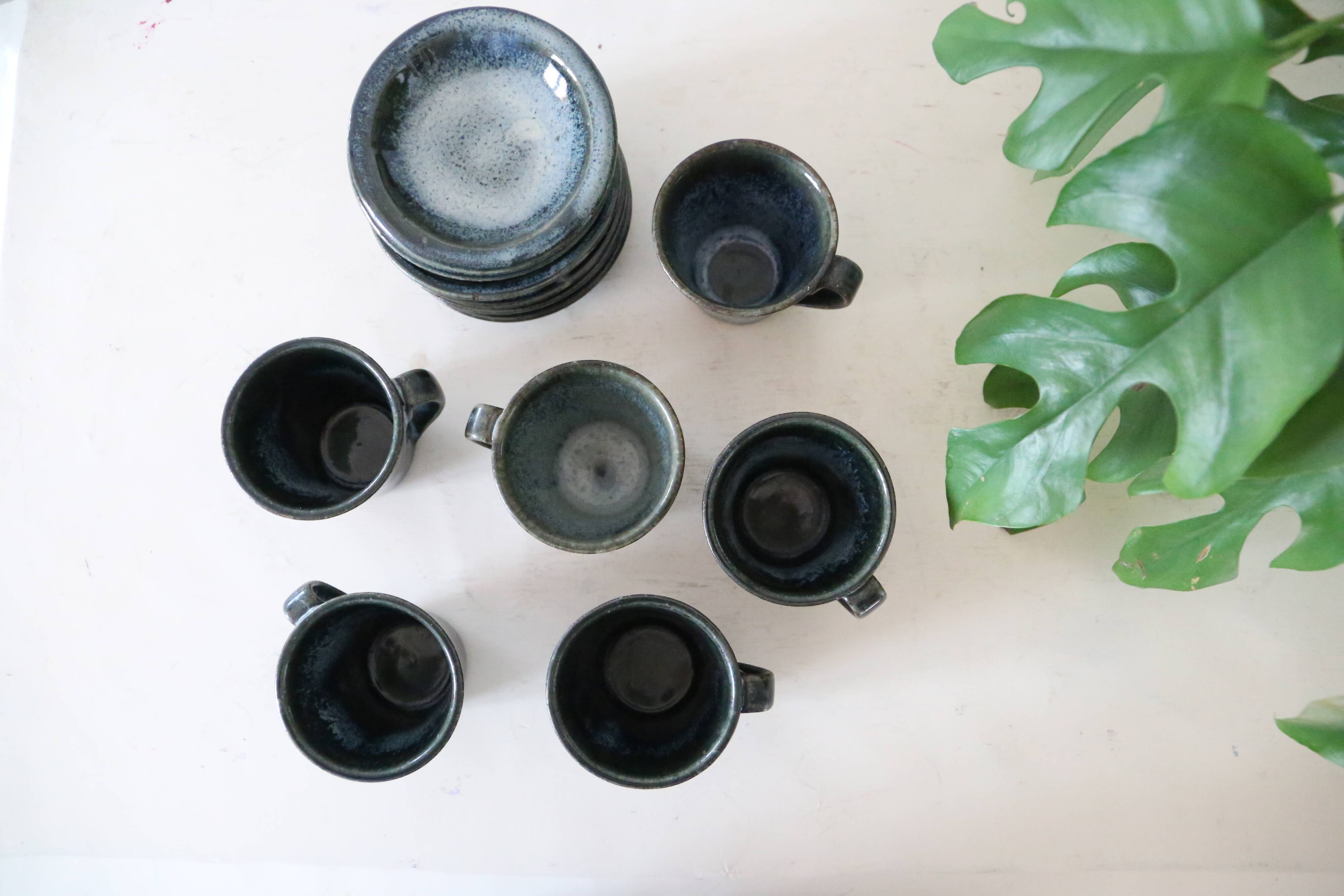 Serving of 6 cups and under cups in stoneware, Manziat, vintage