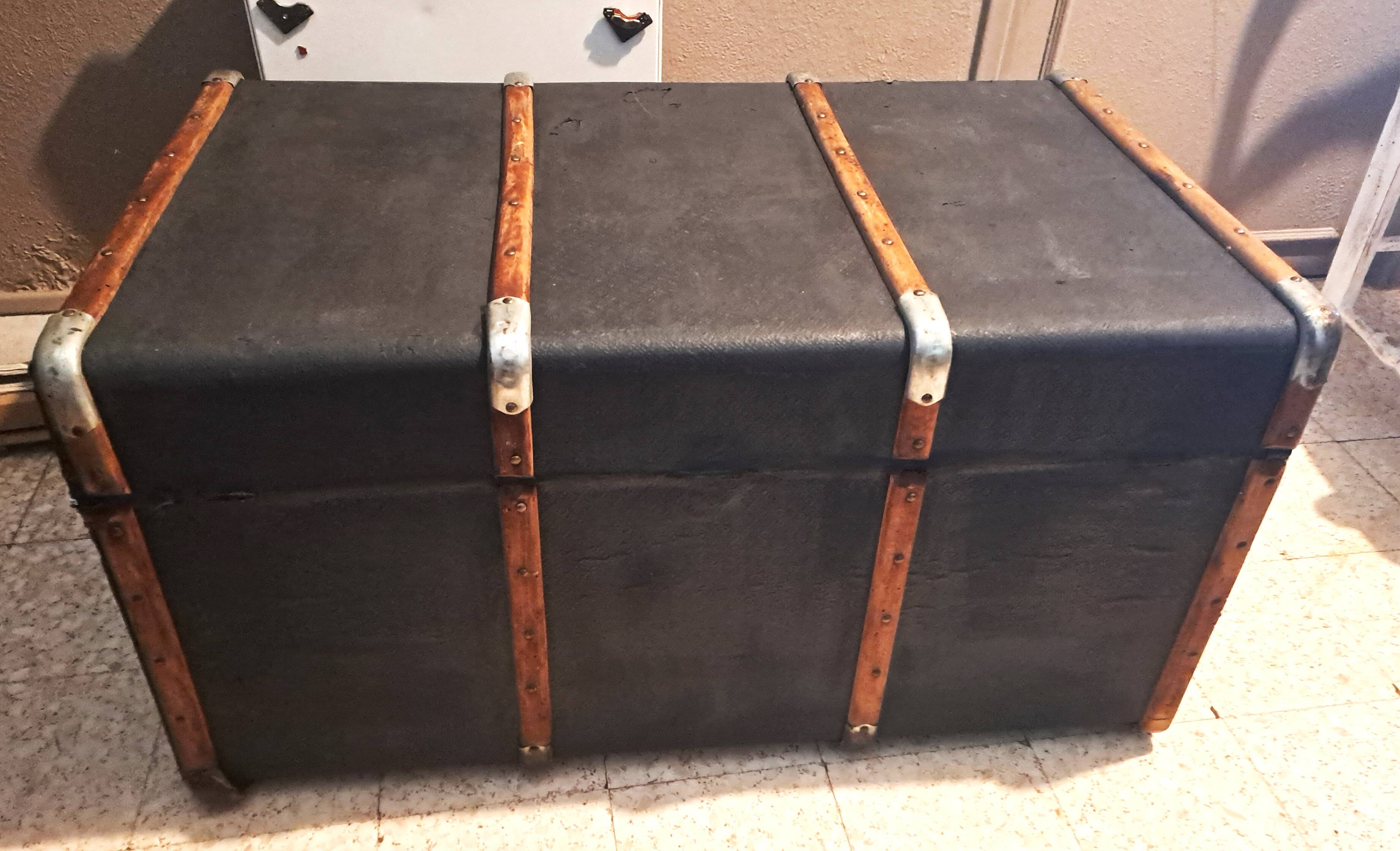 Antique vintage wooden travel trunk dating from the 1880s/1920s