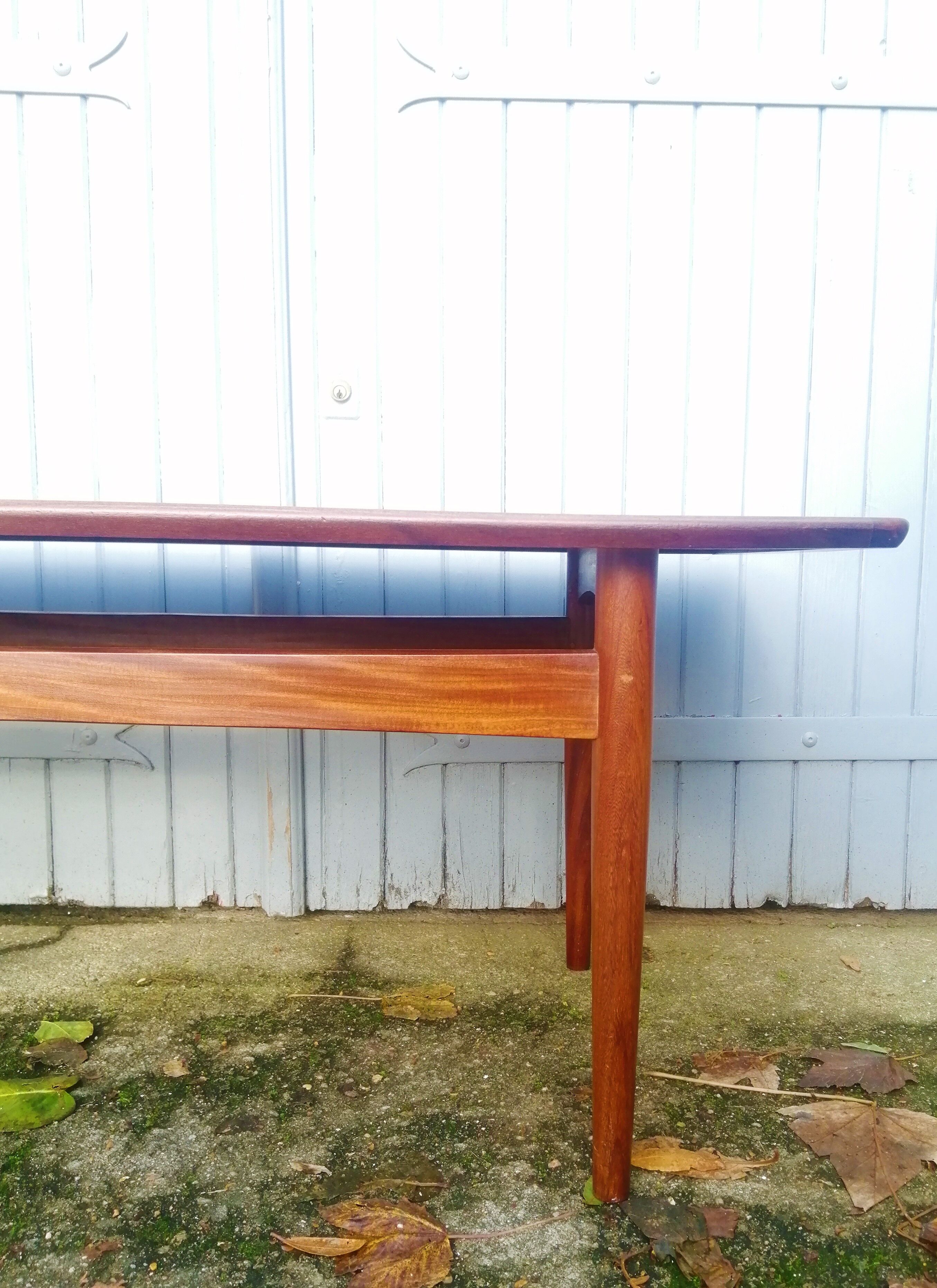 Coffee table from the 60s in teak
