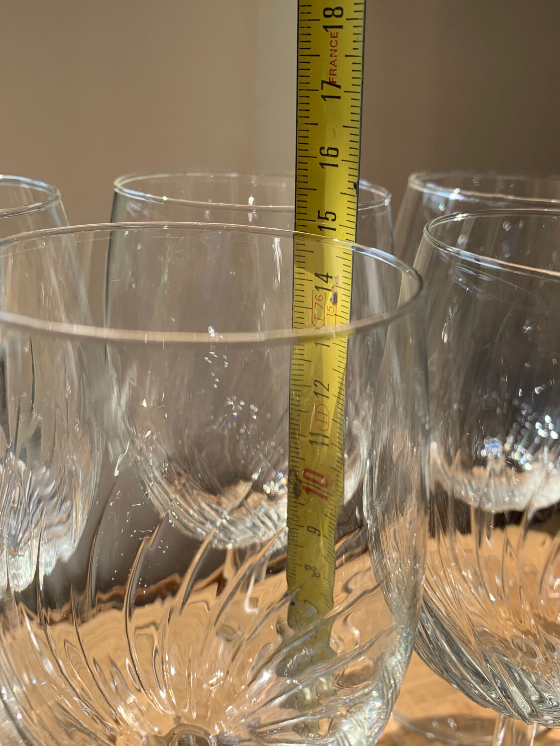 11 stemmed glasses wine / water