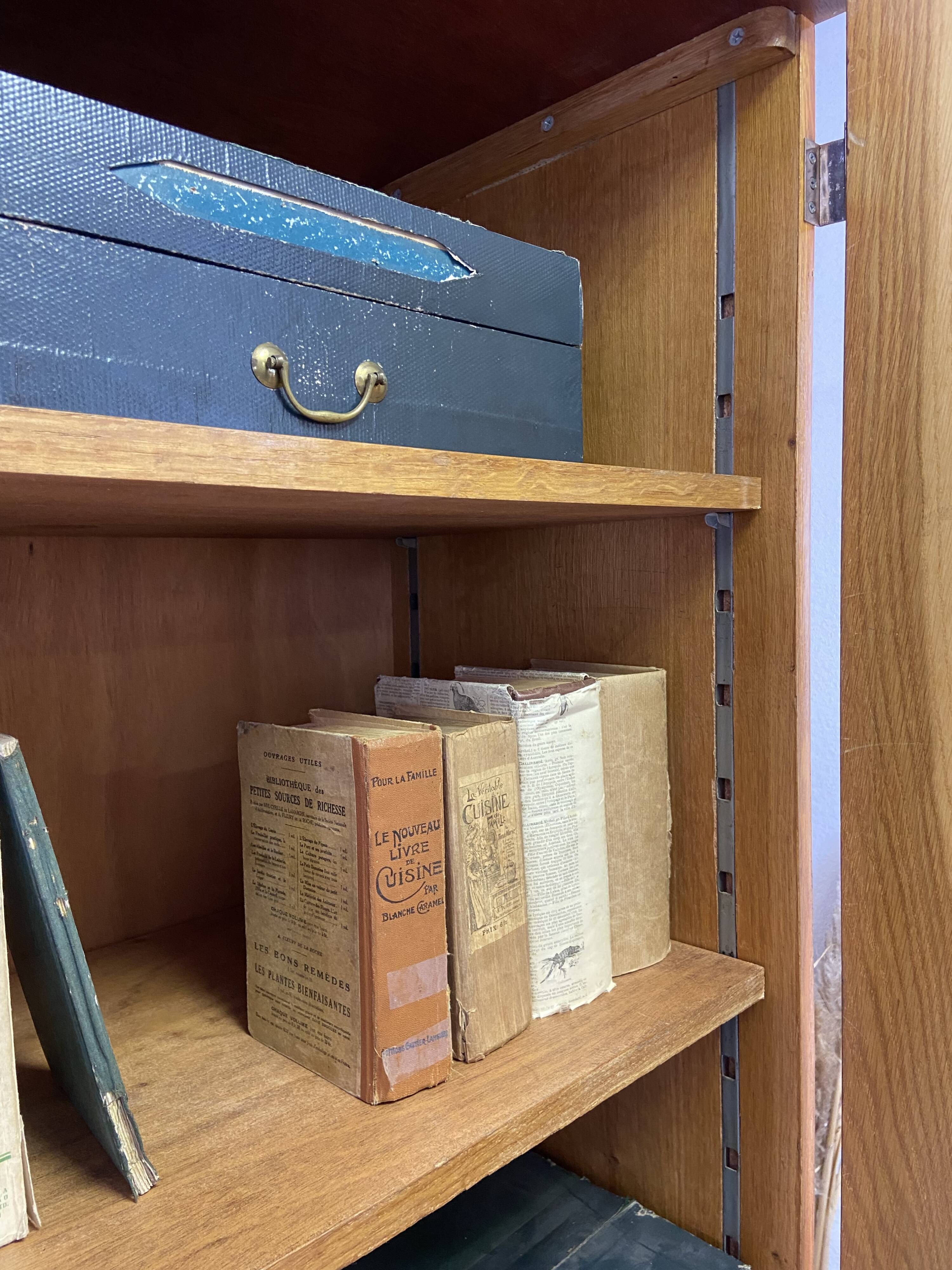 Armoire d'école vintage