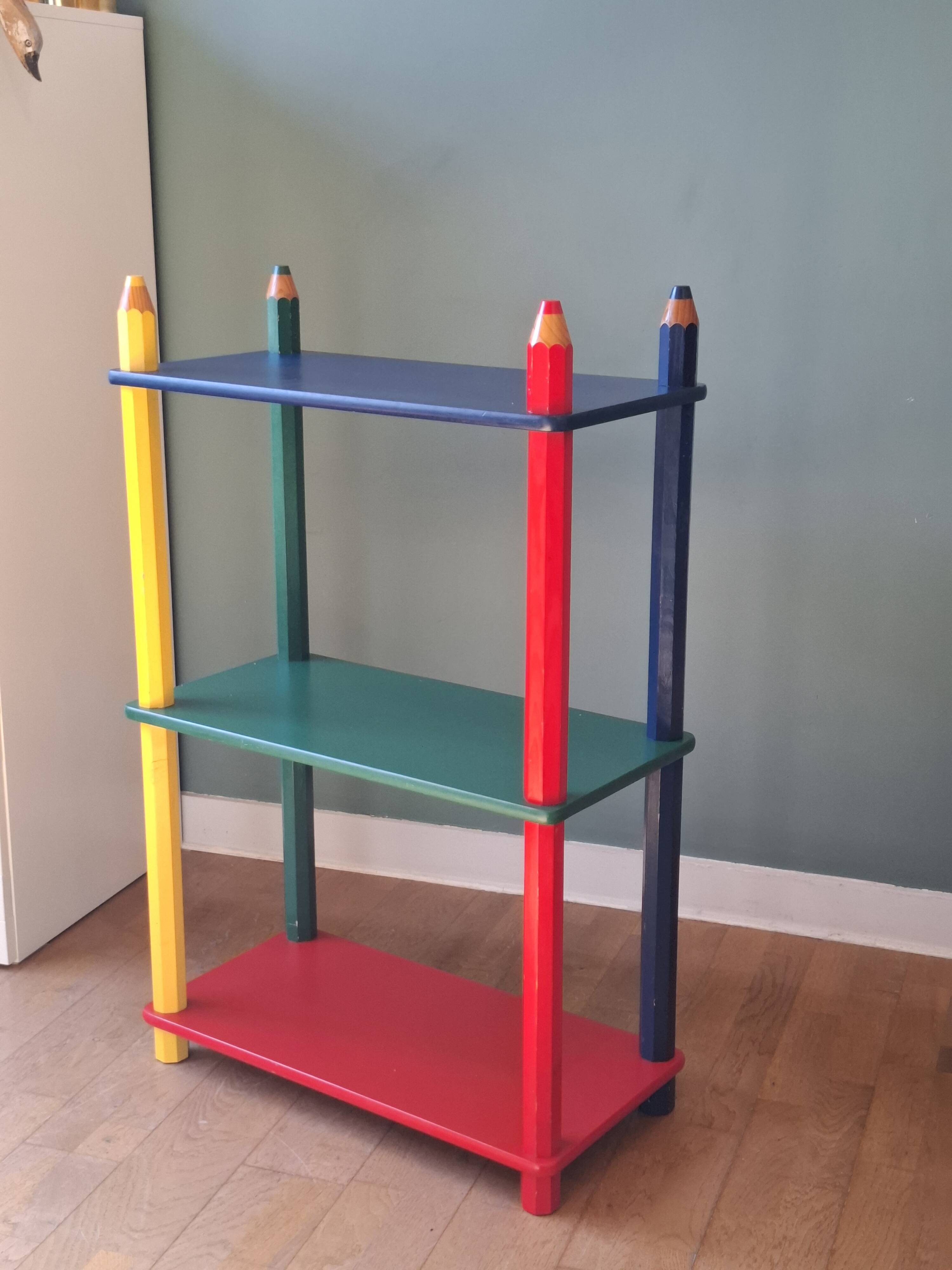 Etagère crayon style memphis