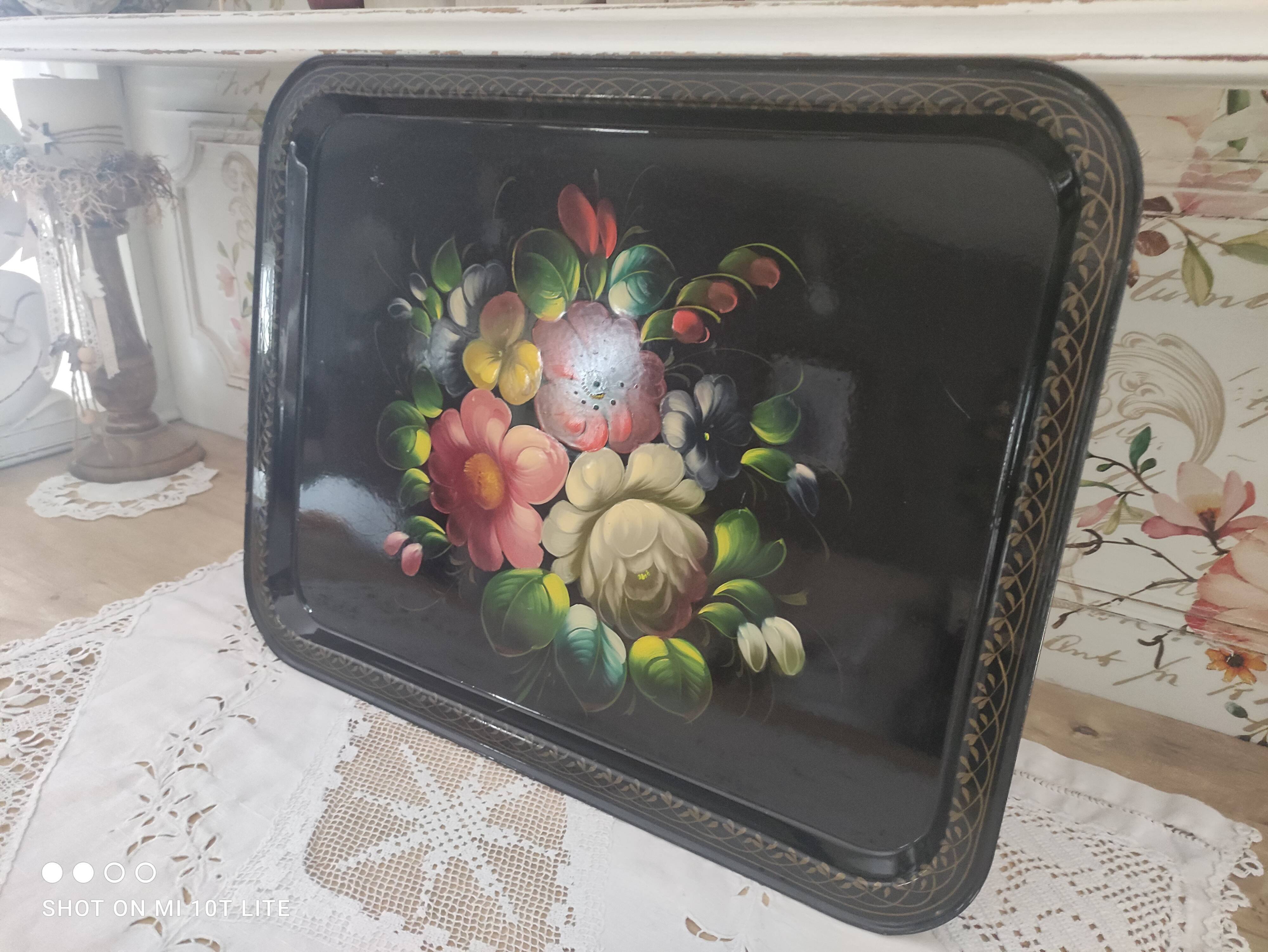 Plateau russe en tôle noire peinte à la main