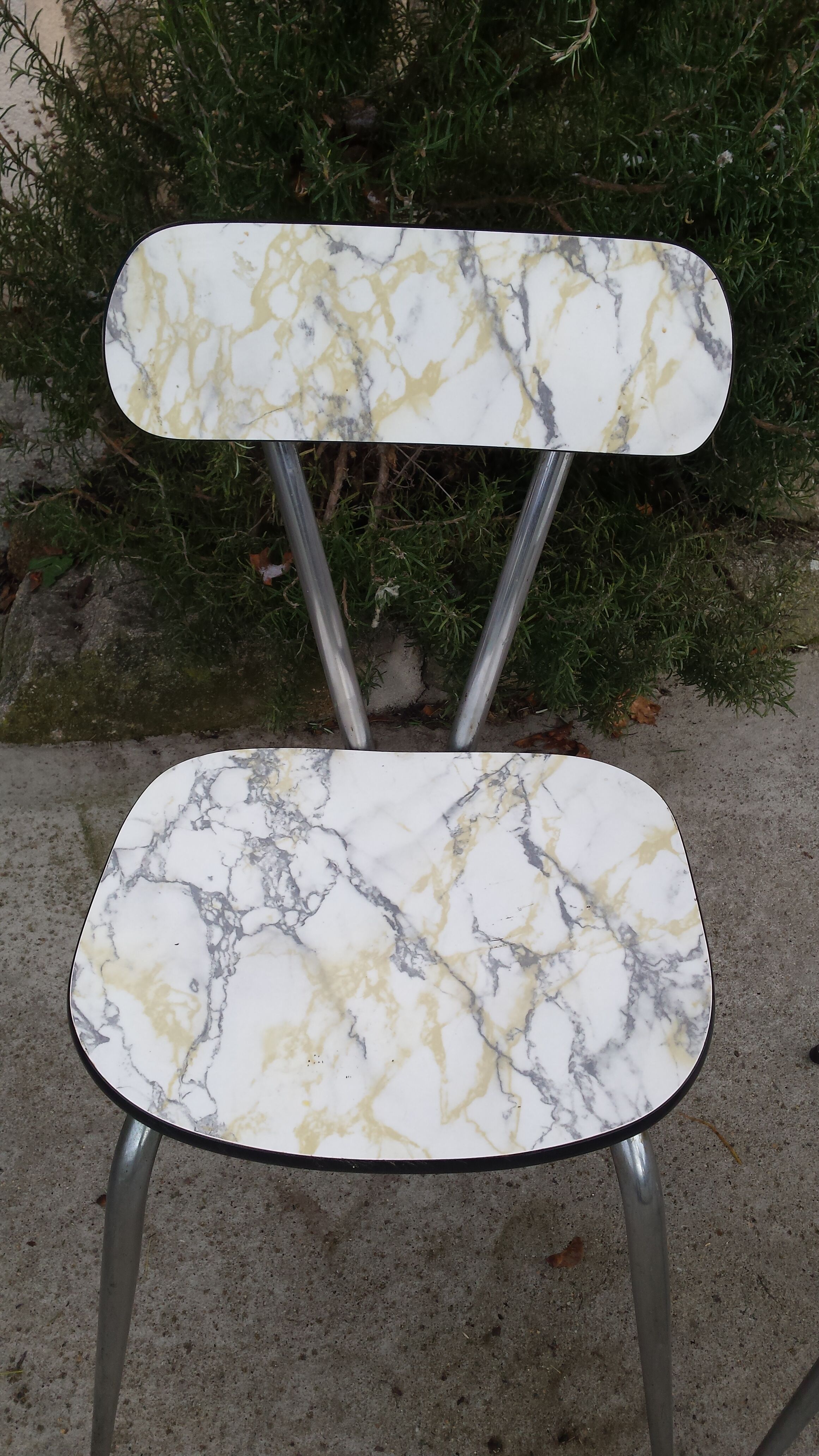 Formica table and 6 chairs