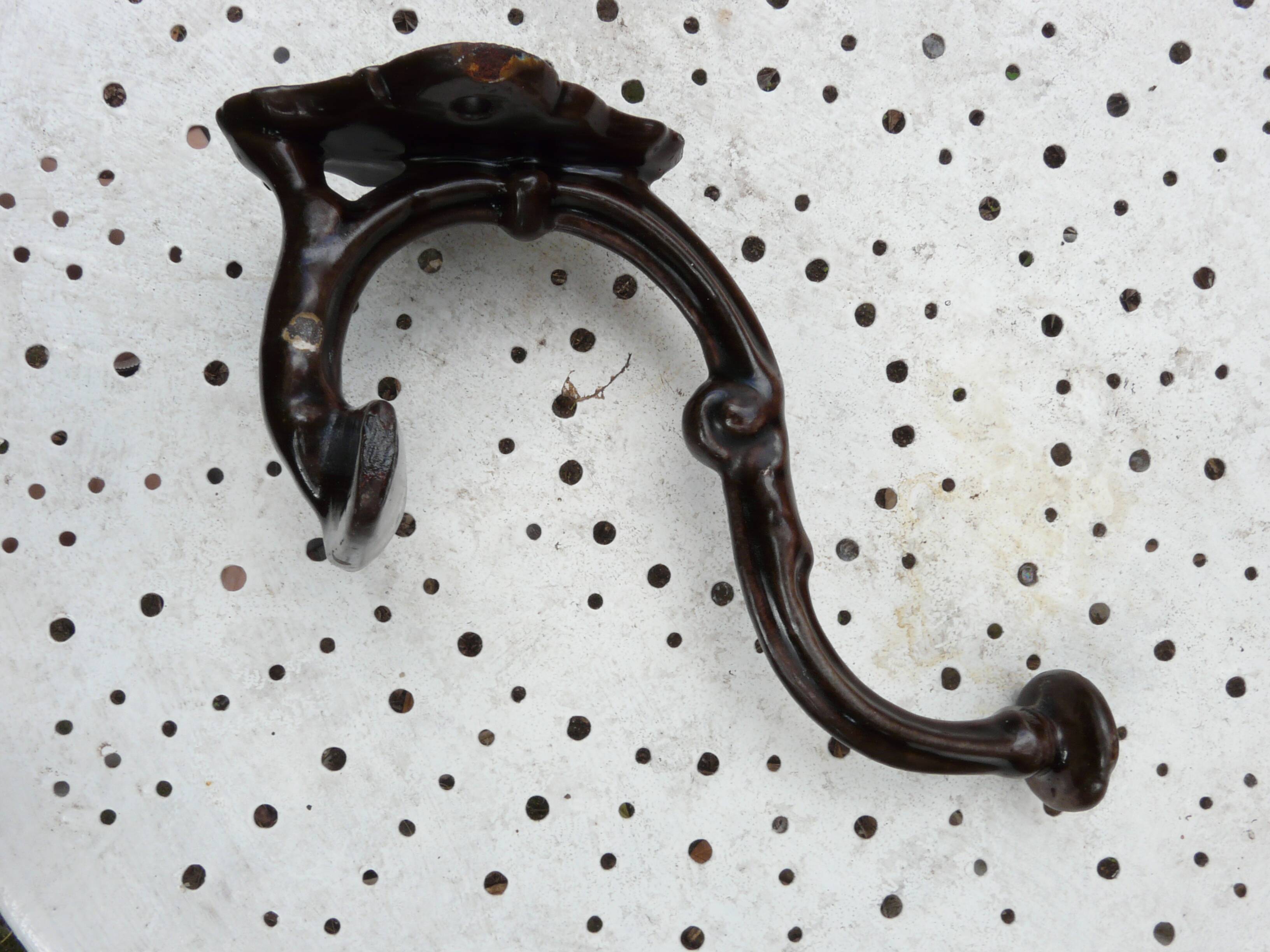 Art Nouveau period coat rack, 1910, in enamelled cast iron, brown