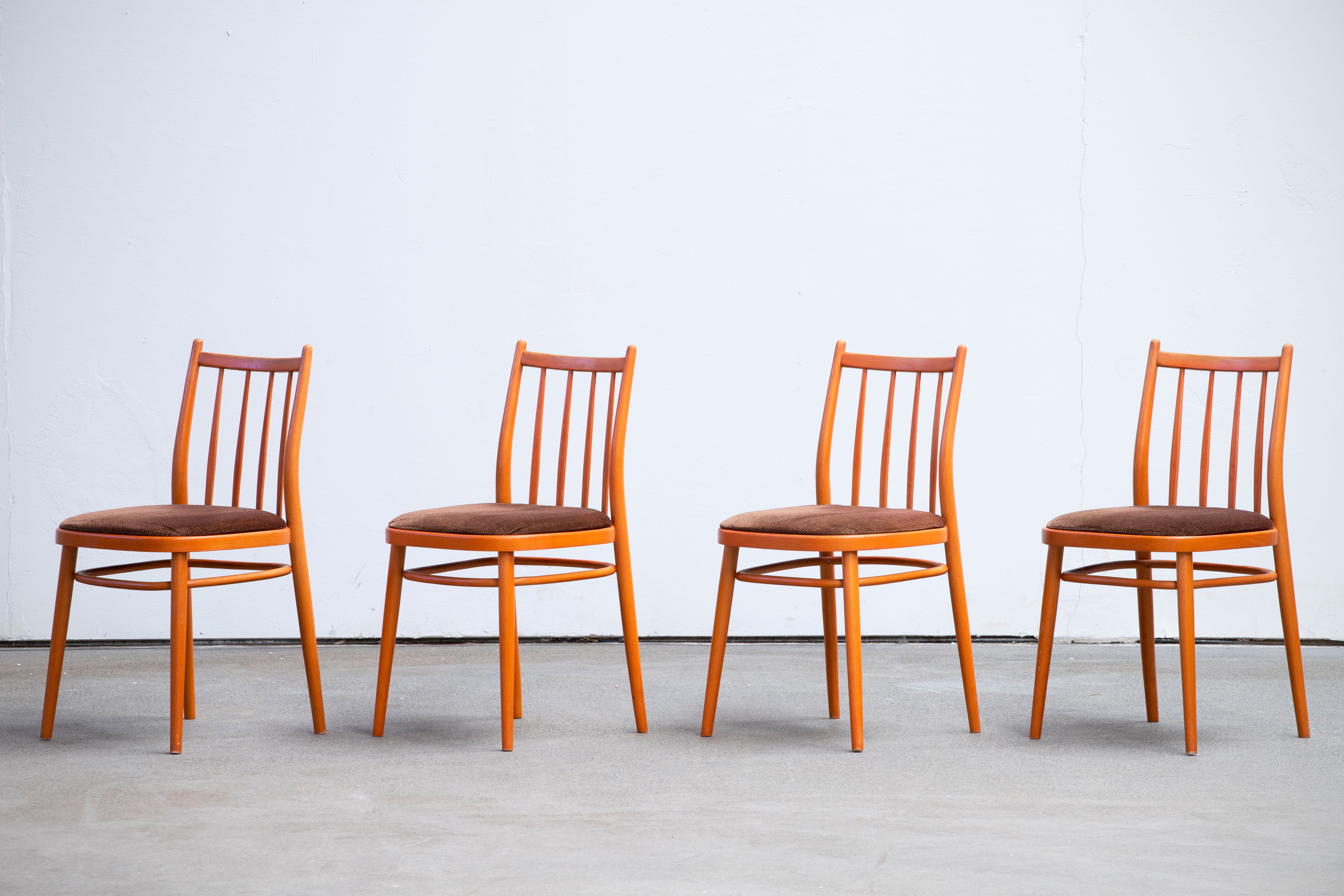 Series of 4 chairs bistrots scnadinave vintage