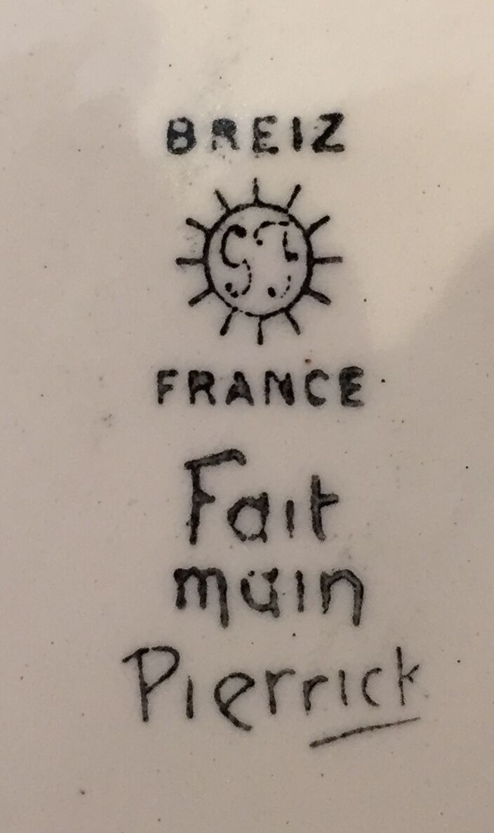 Fruit cup gabriel fourmaintraux breiz pierrick a decor of a couple of bretons