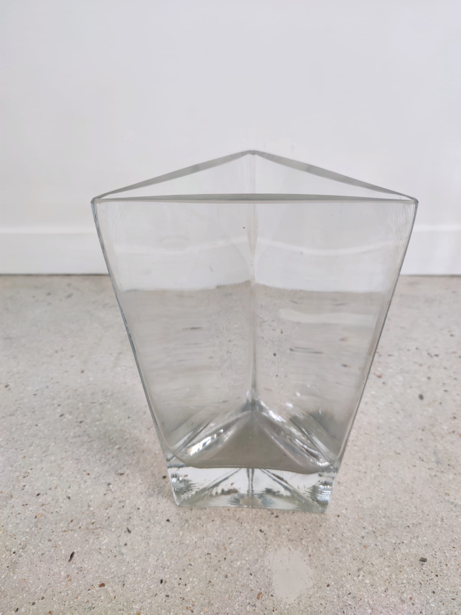 Triangular vase in thick transparent glass H:30cm