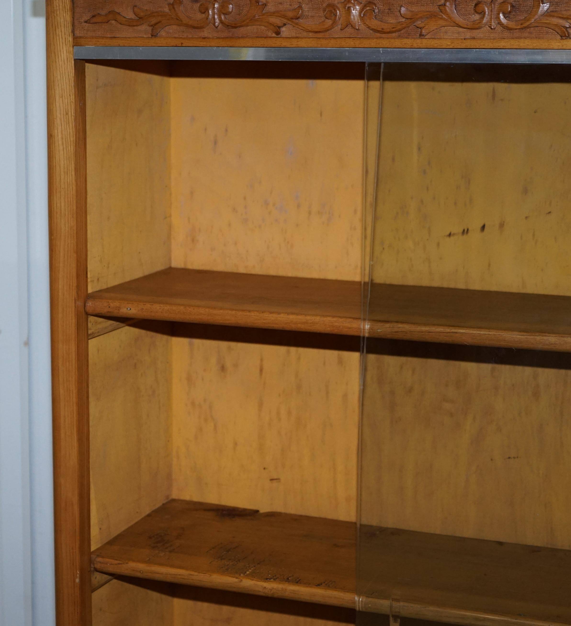 Paire de bibliothèques de bureau en chêne avec portes vitrées