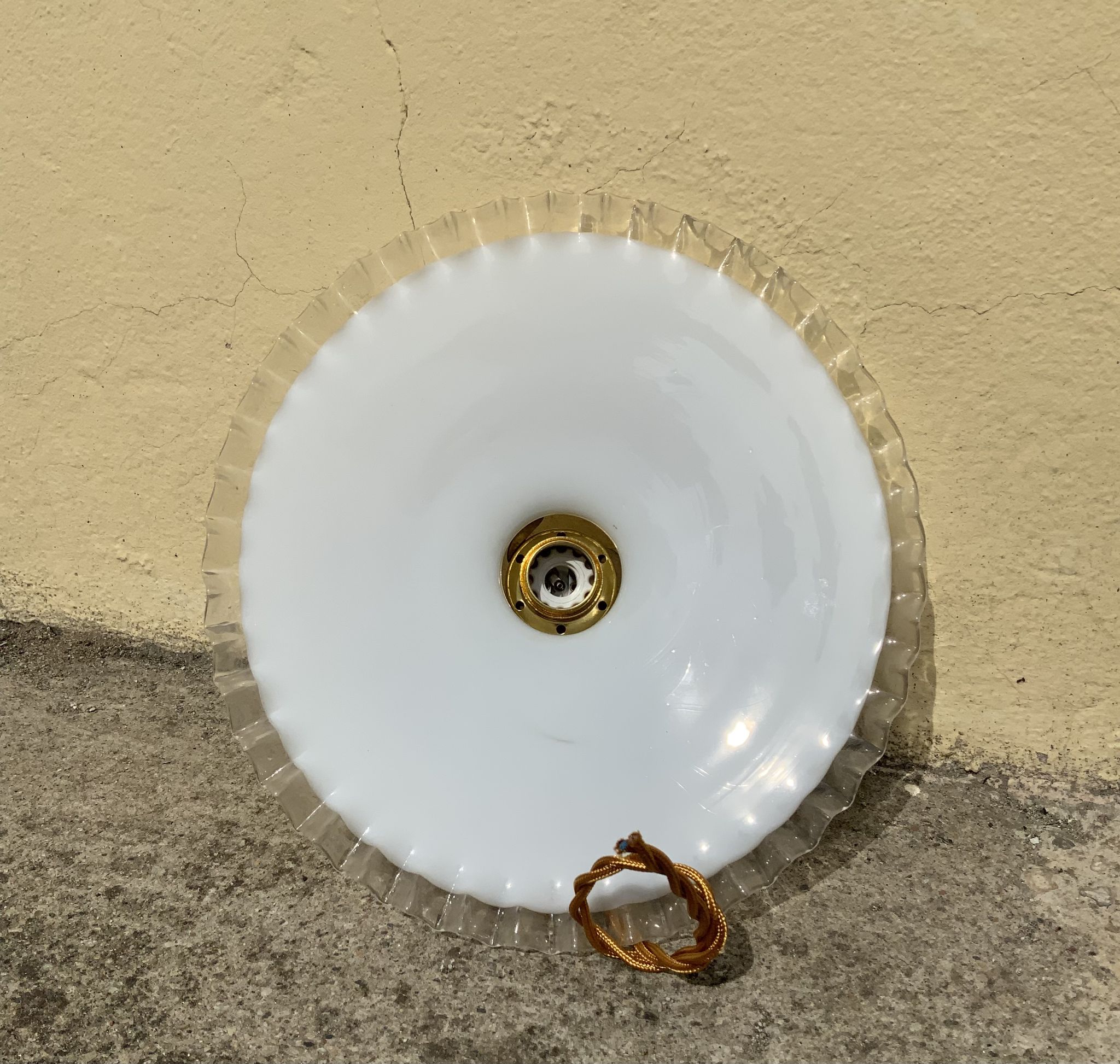 Vintage suspension in opaline glass shape pleated handkerchief Diameter 24 cm brass claw