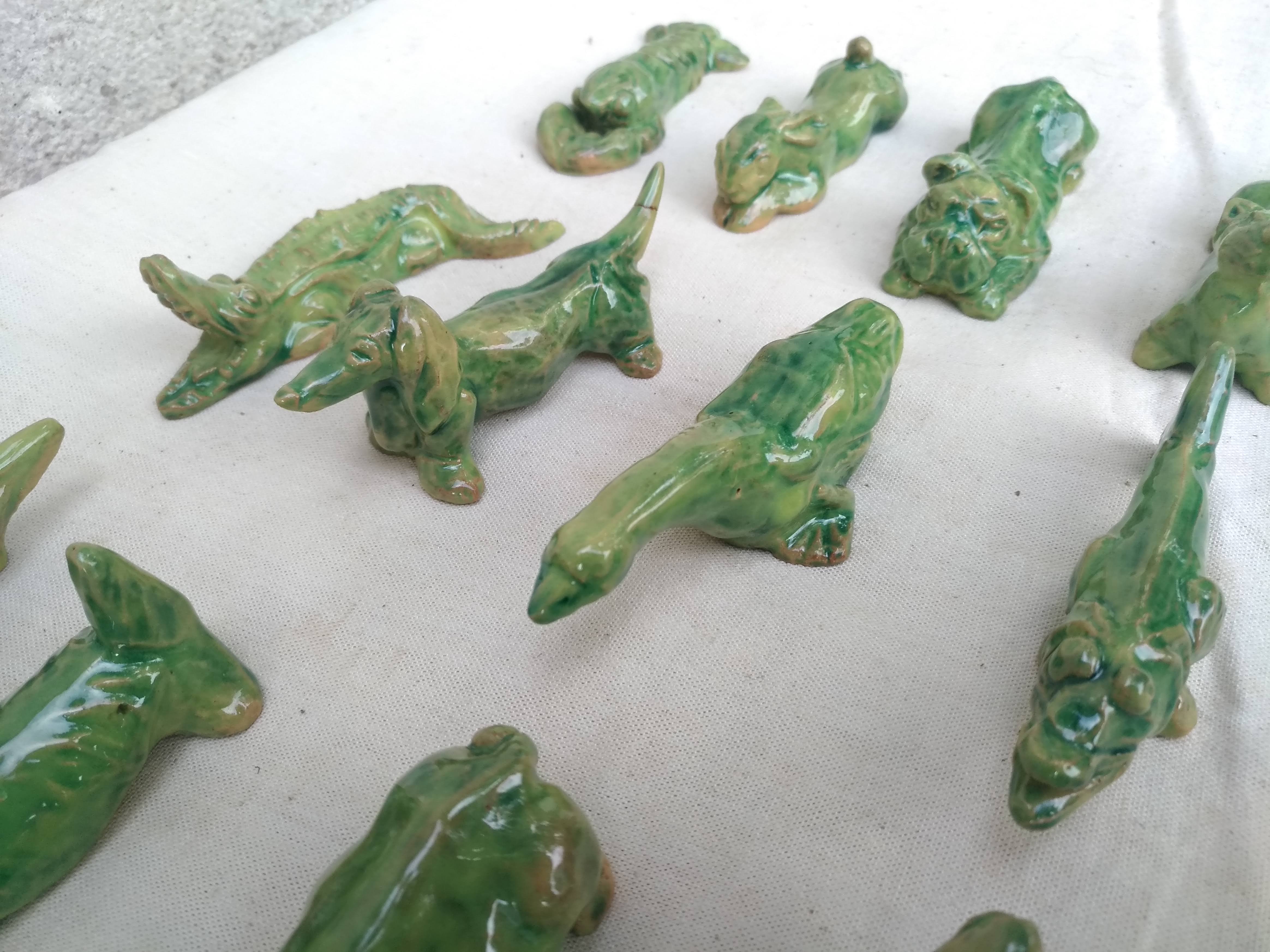 Set ceramic animal knife holders