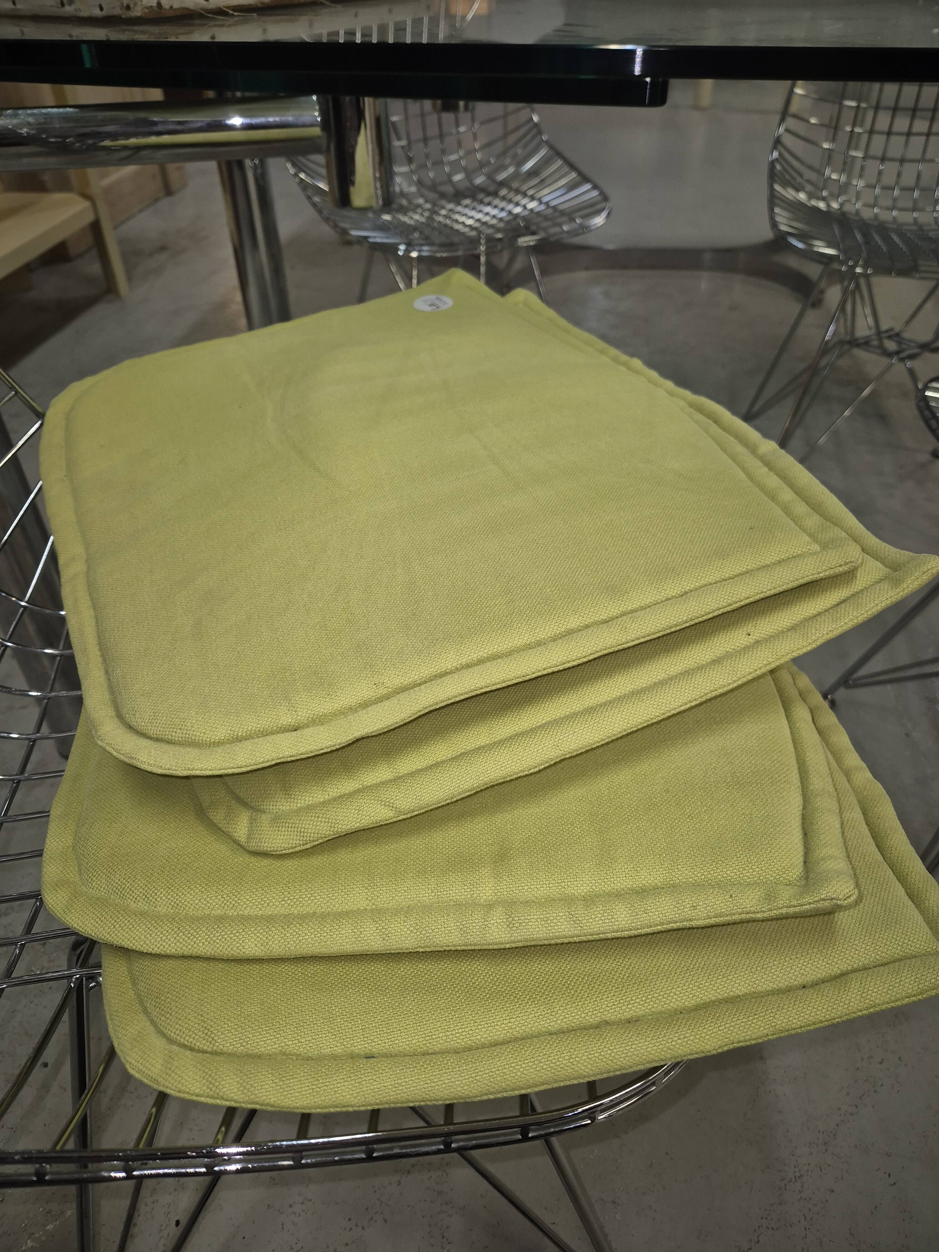 Série de 4 chaises wire chair Eames