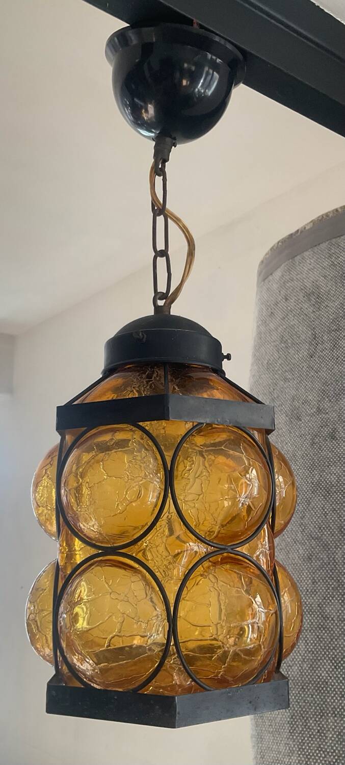 Suspension en verre ambré et fer forgé des années 60