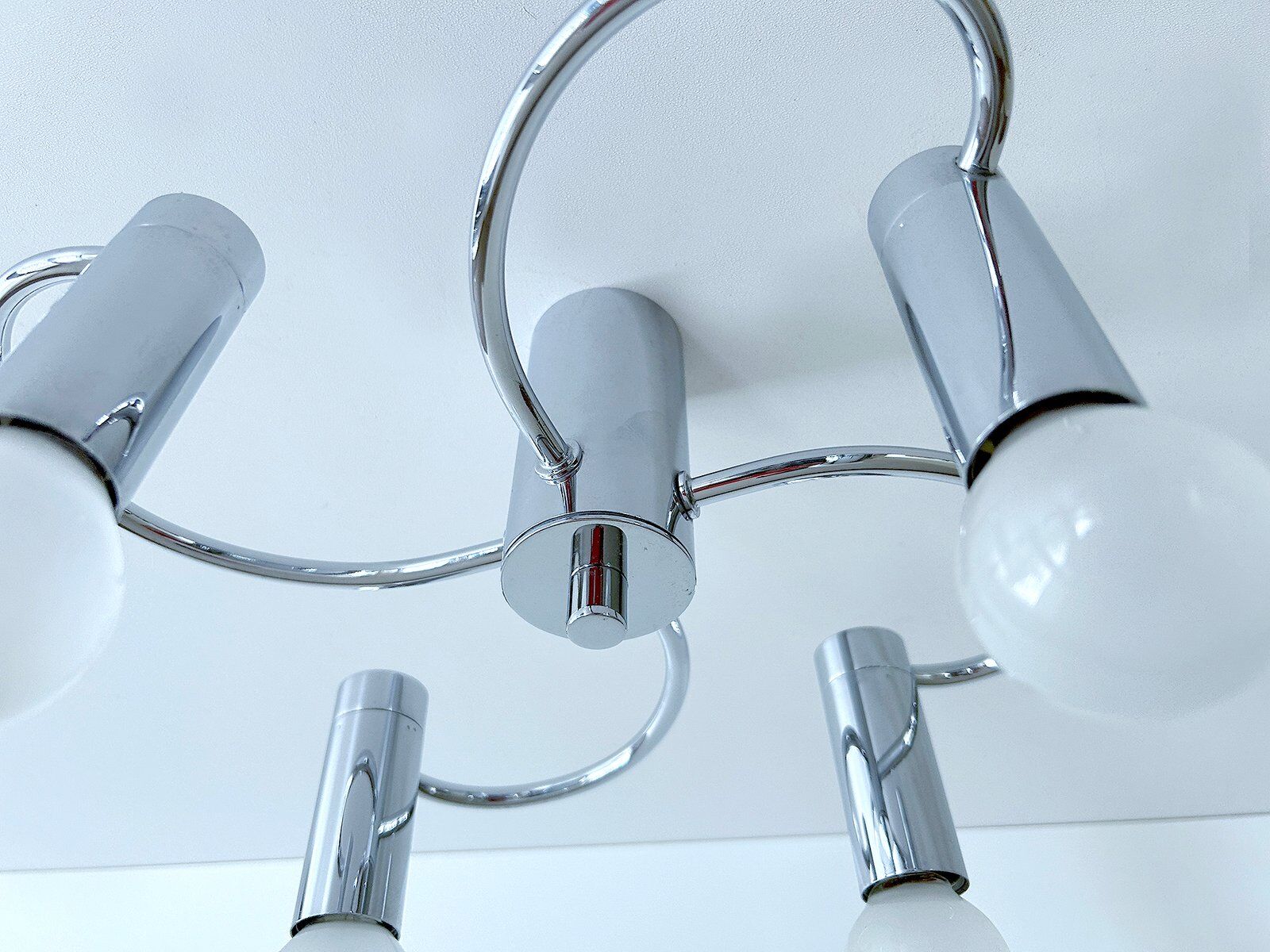 Lustre vintage de l'ère spatiale en chrome