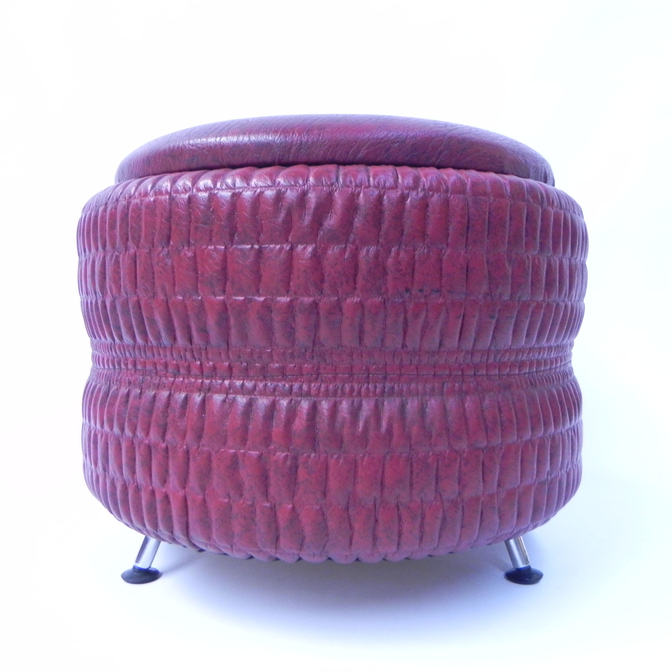 Vintage pouf on 3 legs