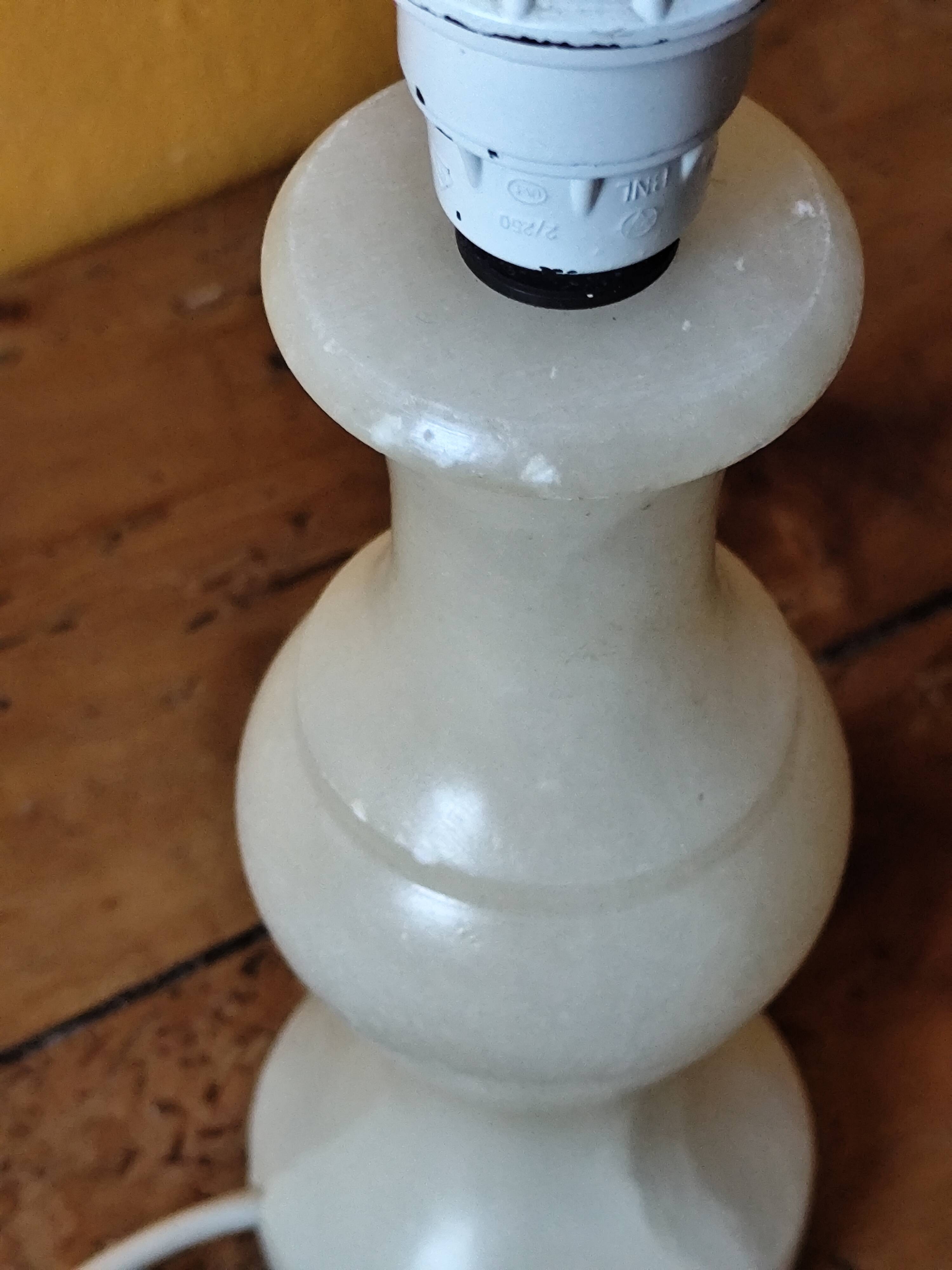 Lampe en pierre marbrée  beige -  lampe albâtre