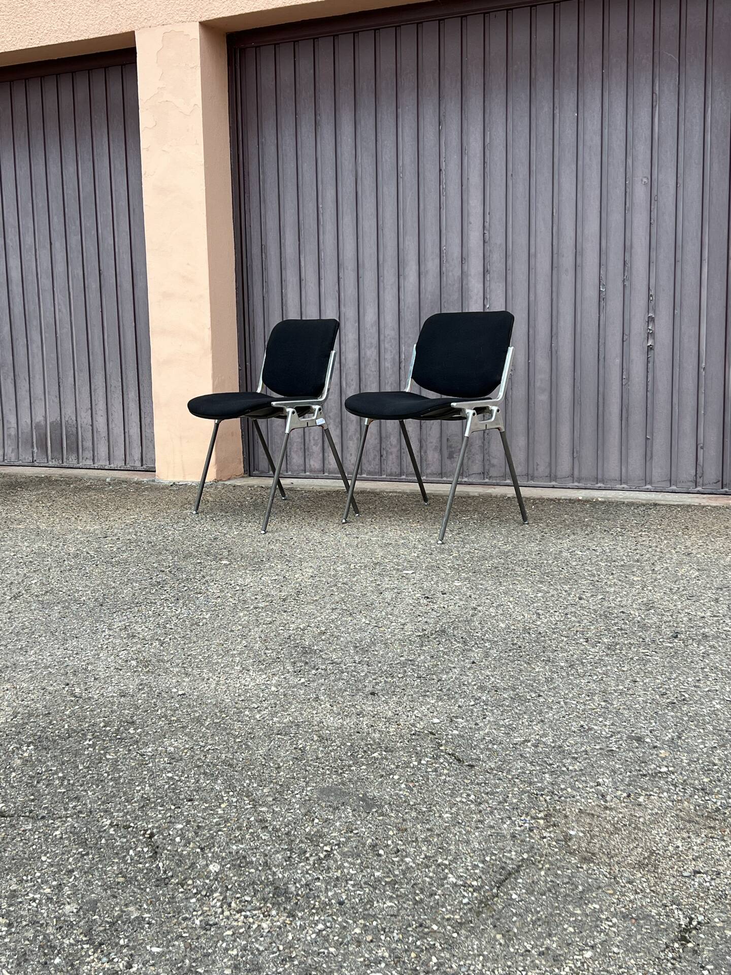 Pair of designer chairs DSC Castelli signed by Giancarlo Piretti Italy