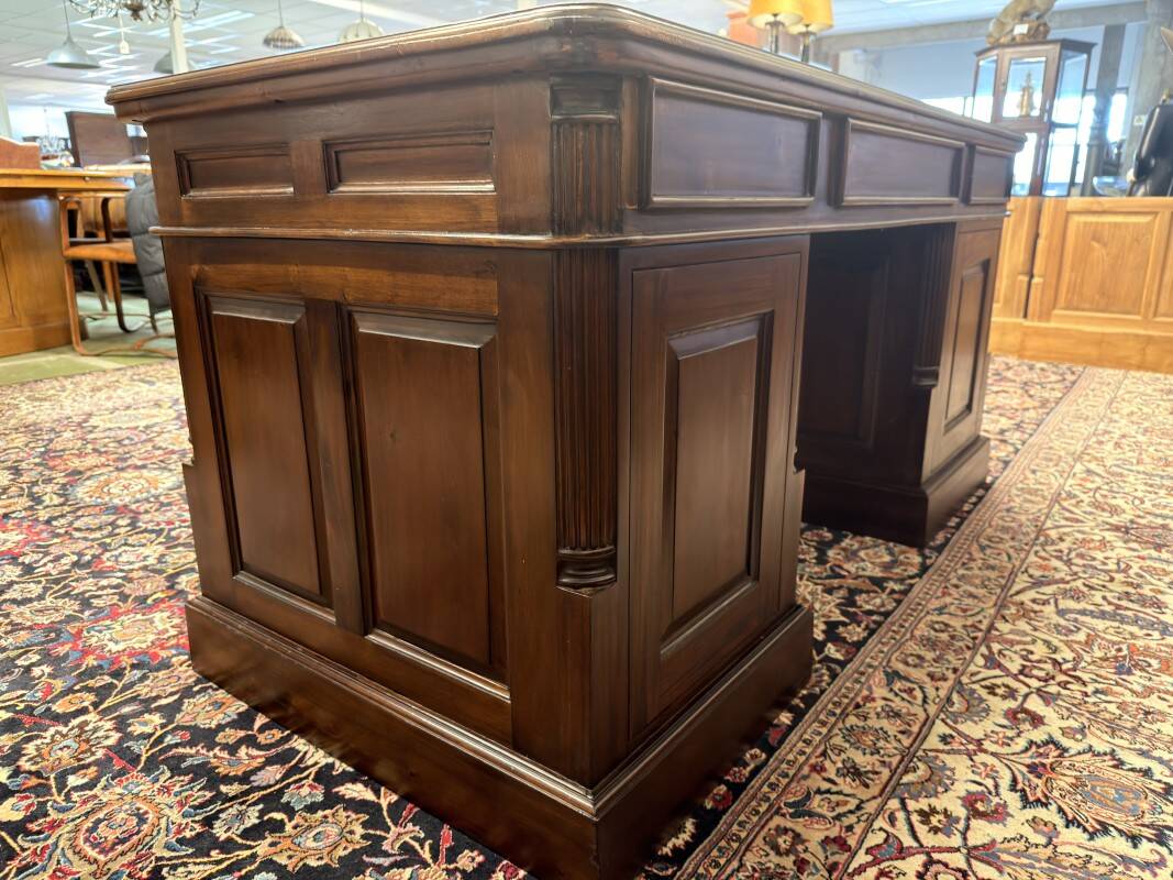 Classic English Chesterfield Desk
