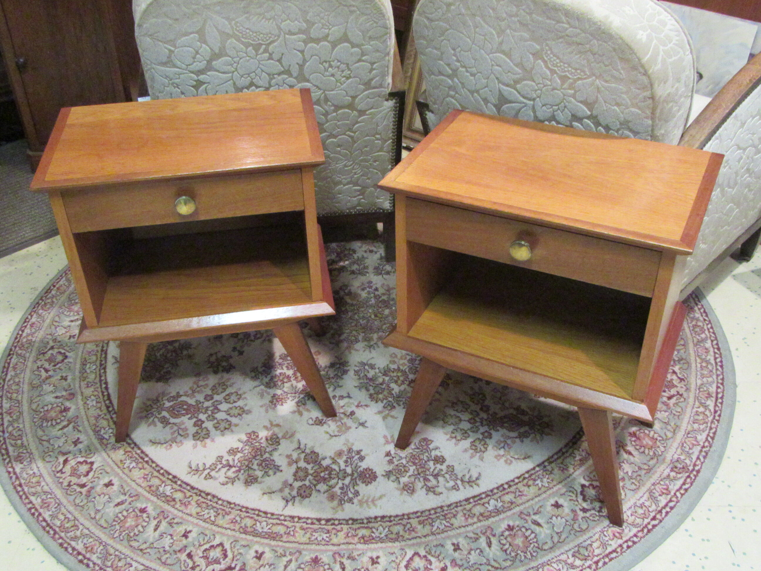 Pair nightstands vintage