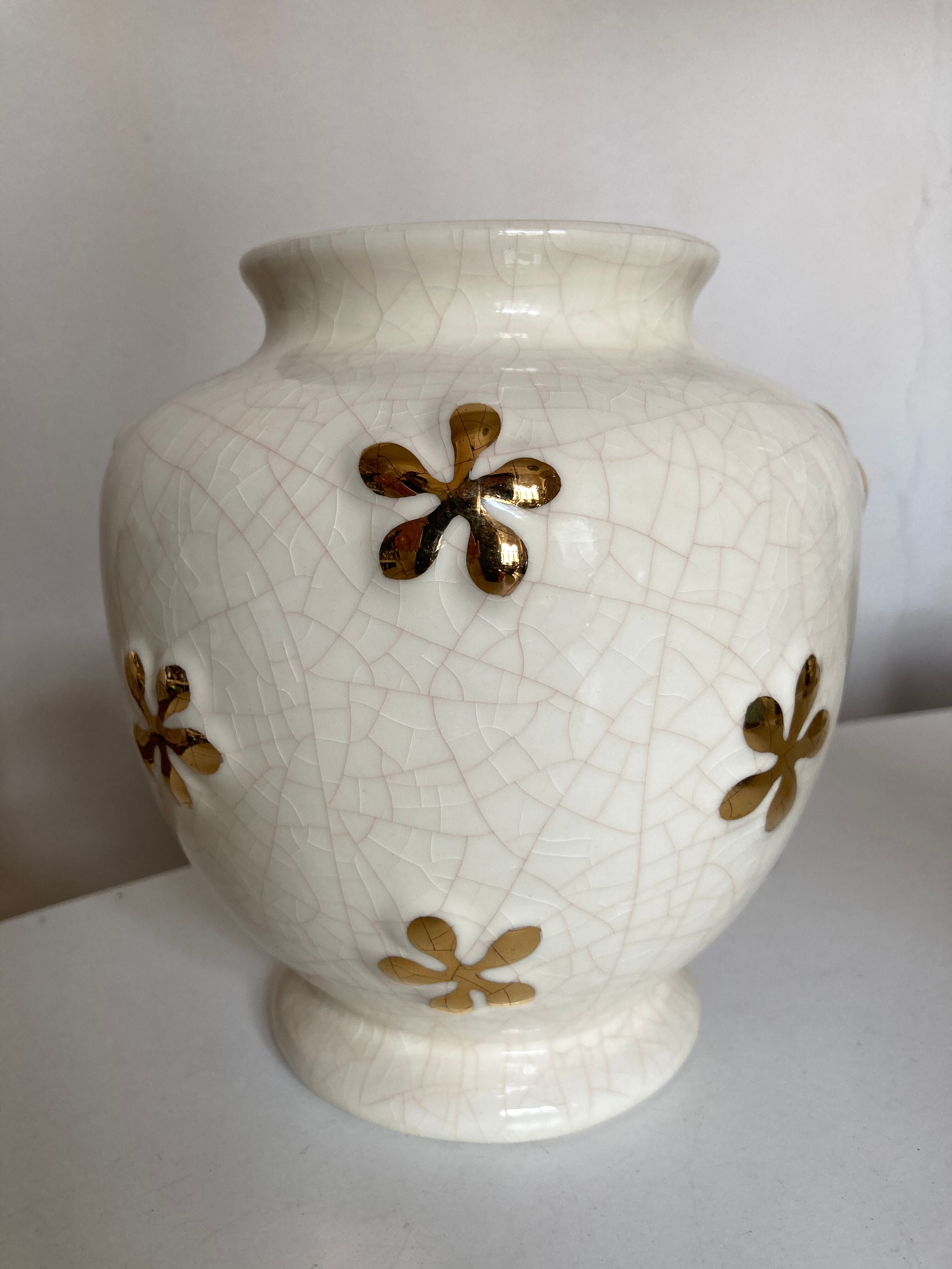 Vase en céramique faïence de Longwy 1960 fleurs or