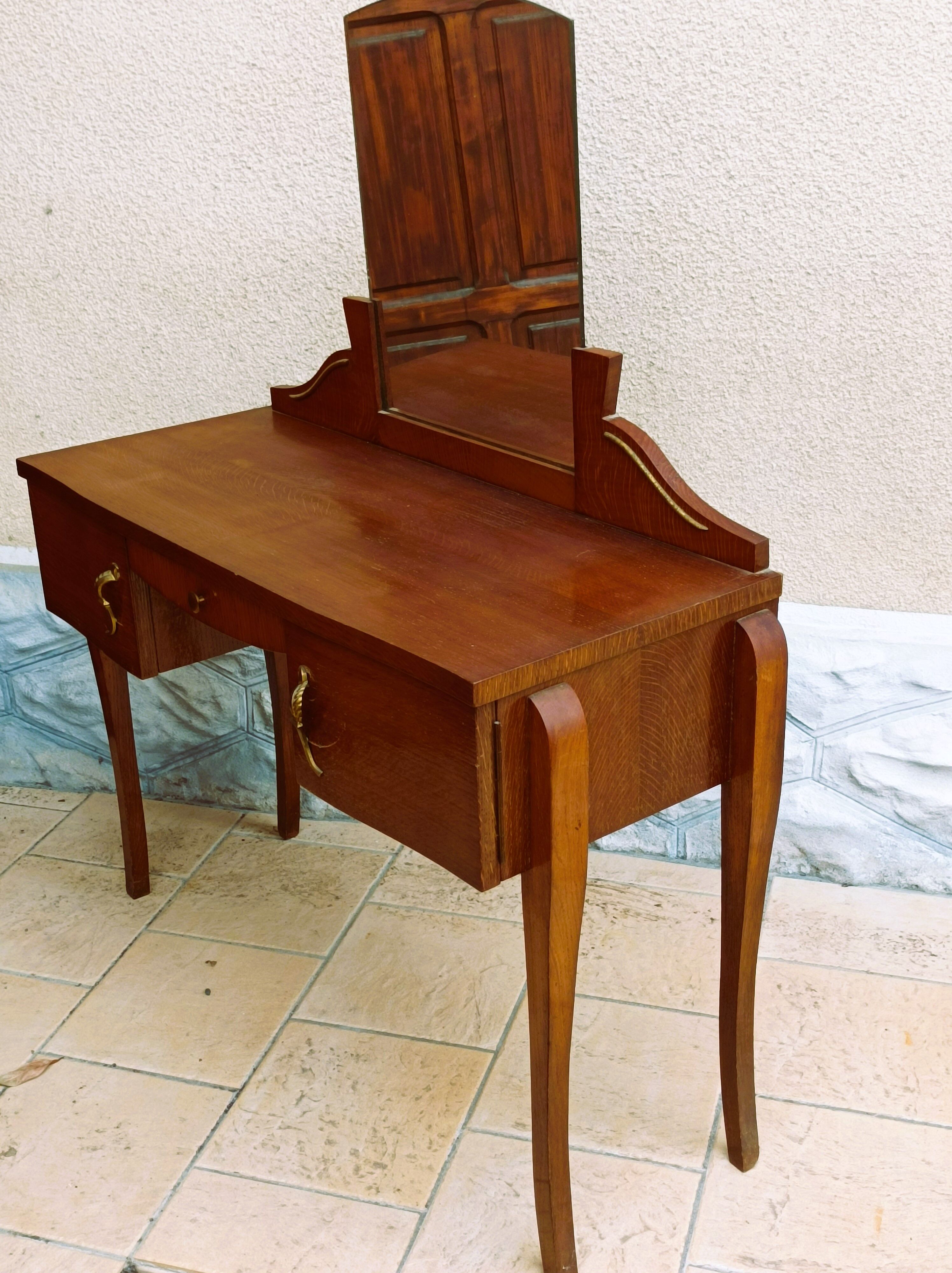 Hairdresser dating from the 50s