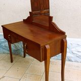 Hairdresser dating from the 50s