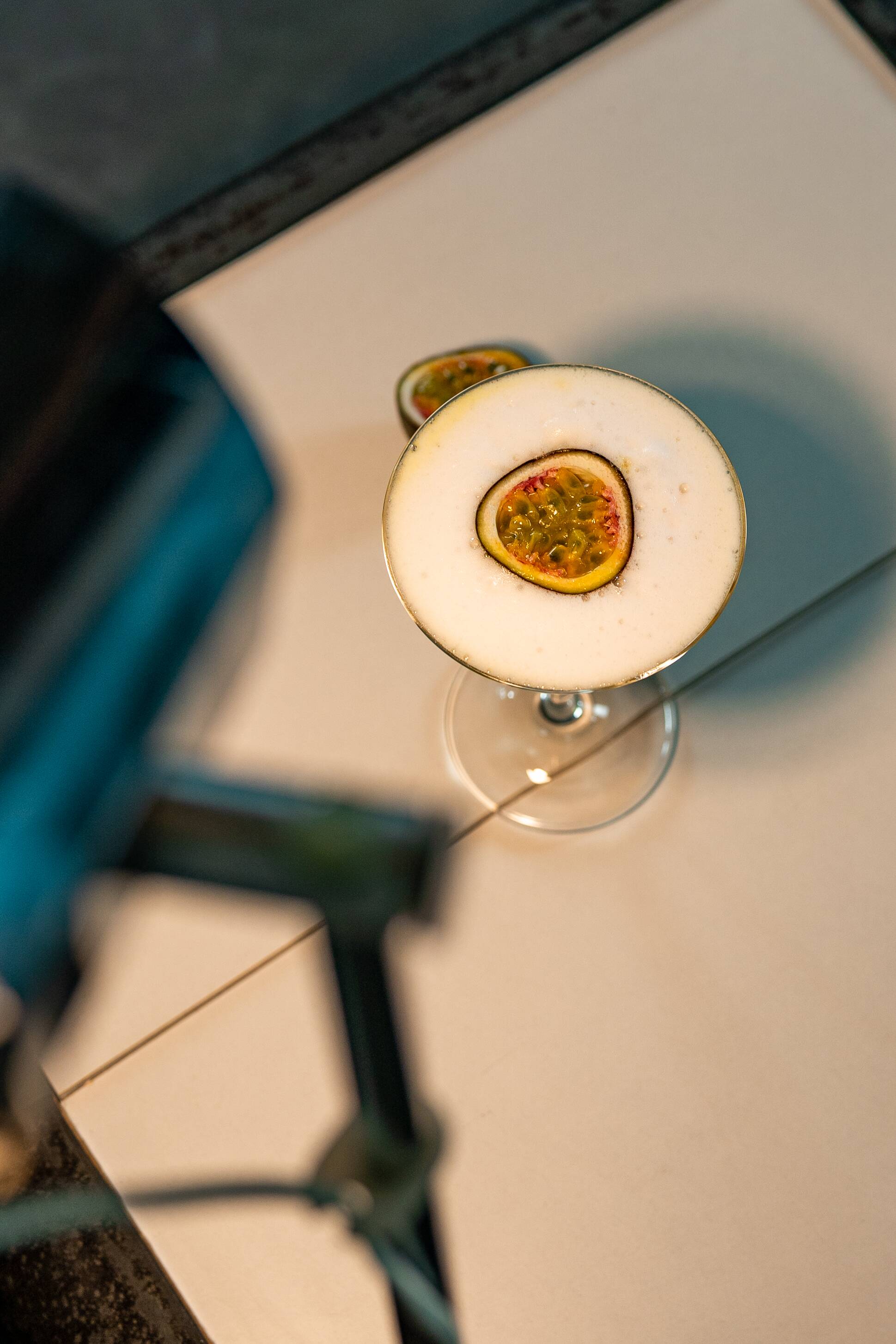 Set of 2 side tables with integrated lamp.