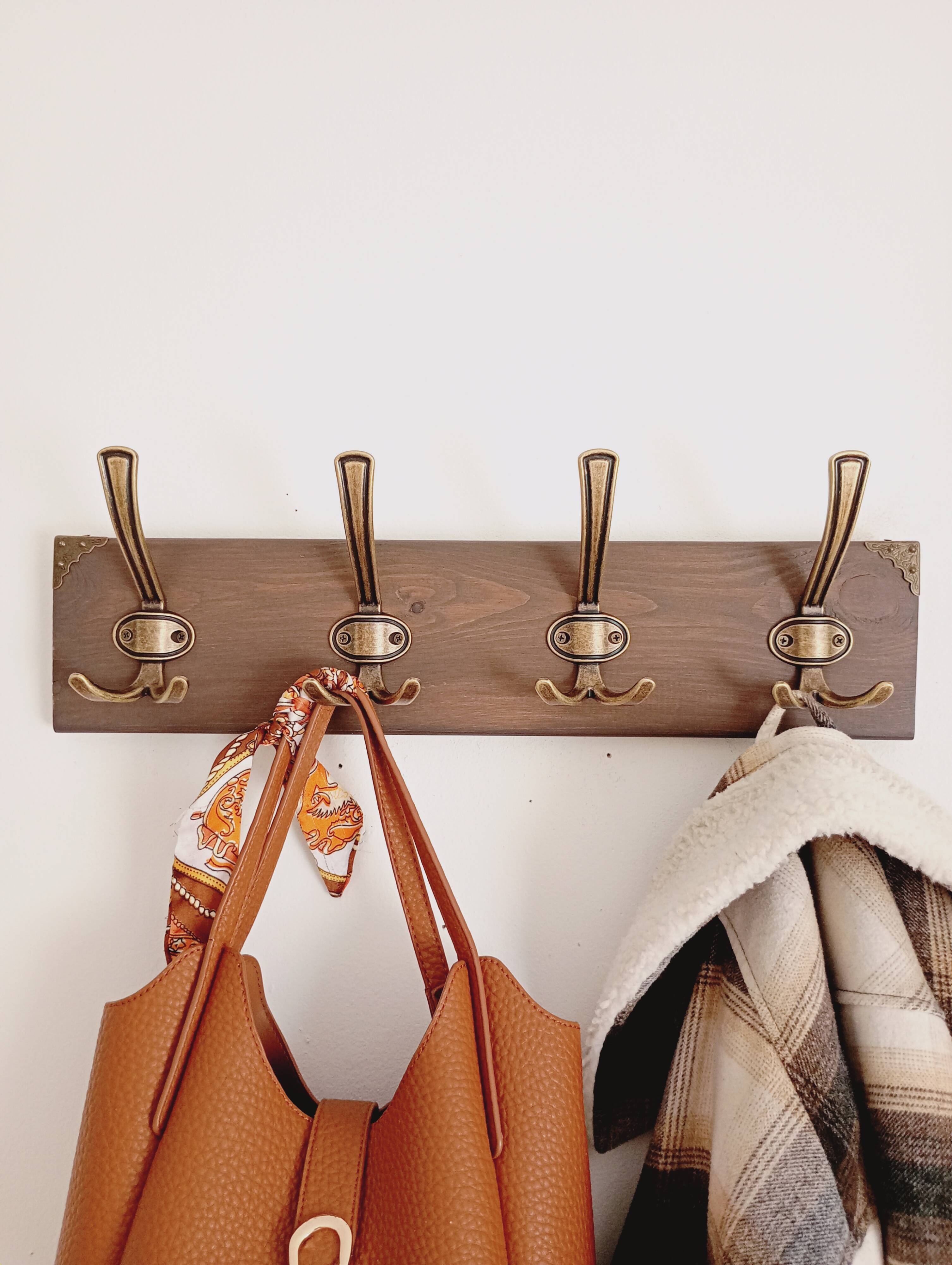 Rustic style wall coat rack – 50 cm – 4 metal hooks – Stained wood