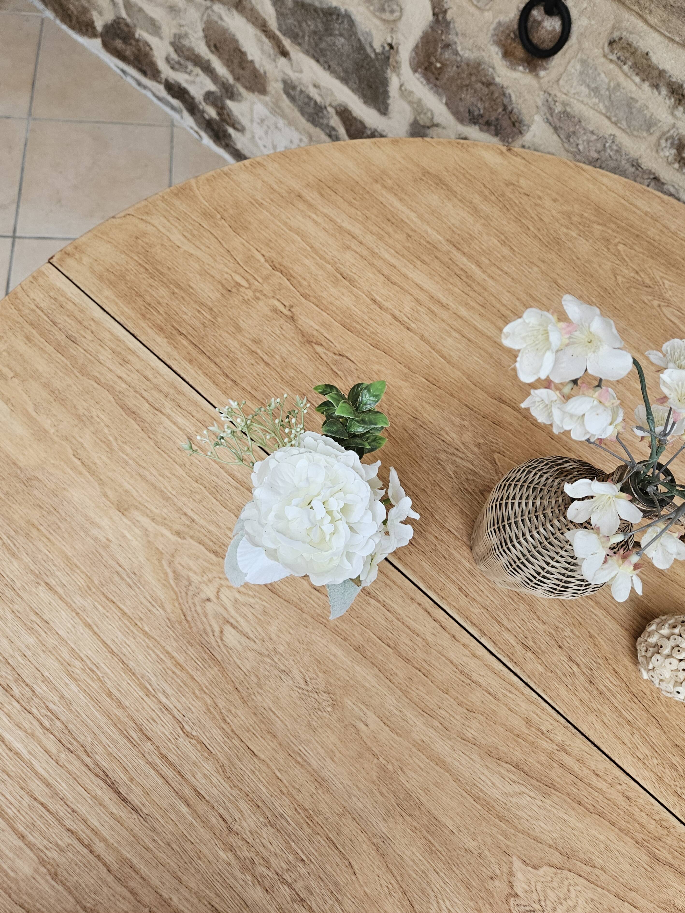 Baumann style round table