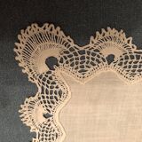 Napperon mouchoir en percale et dentelle fait main